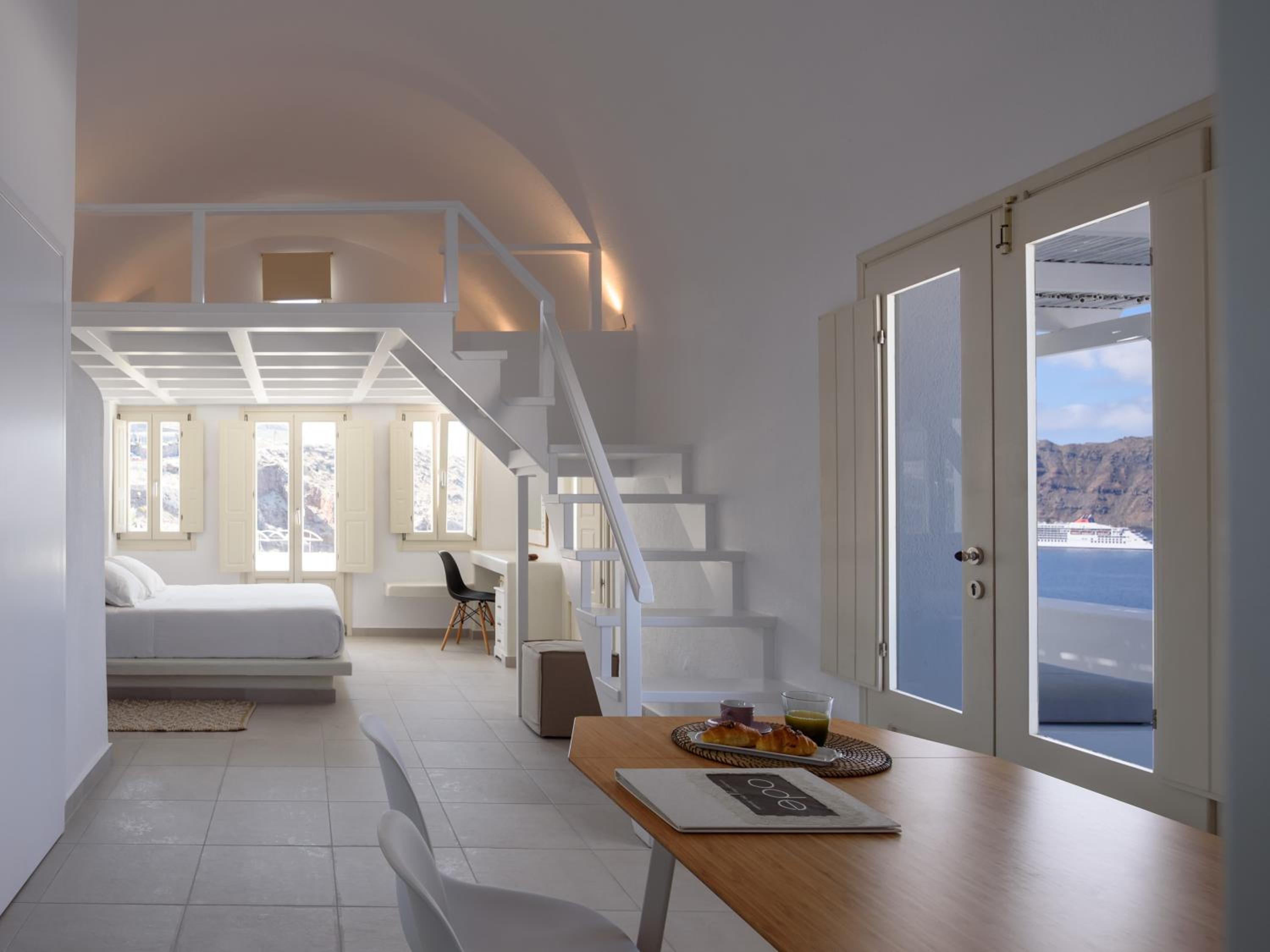 One-Bedroom Suite with Hot Tub & Sunset View