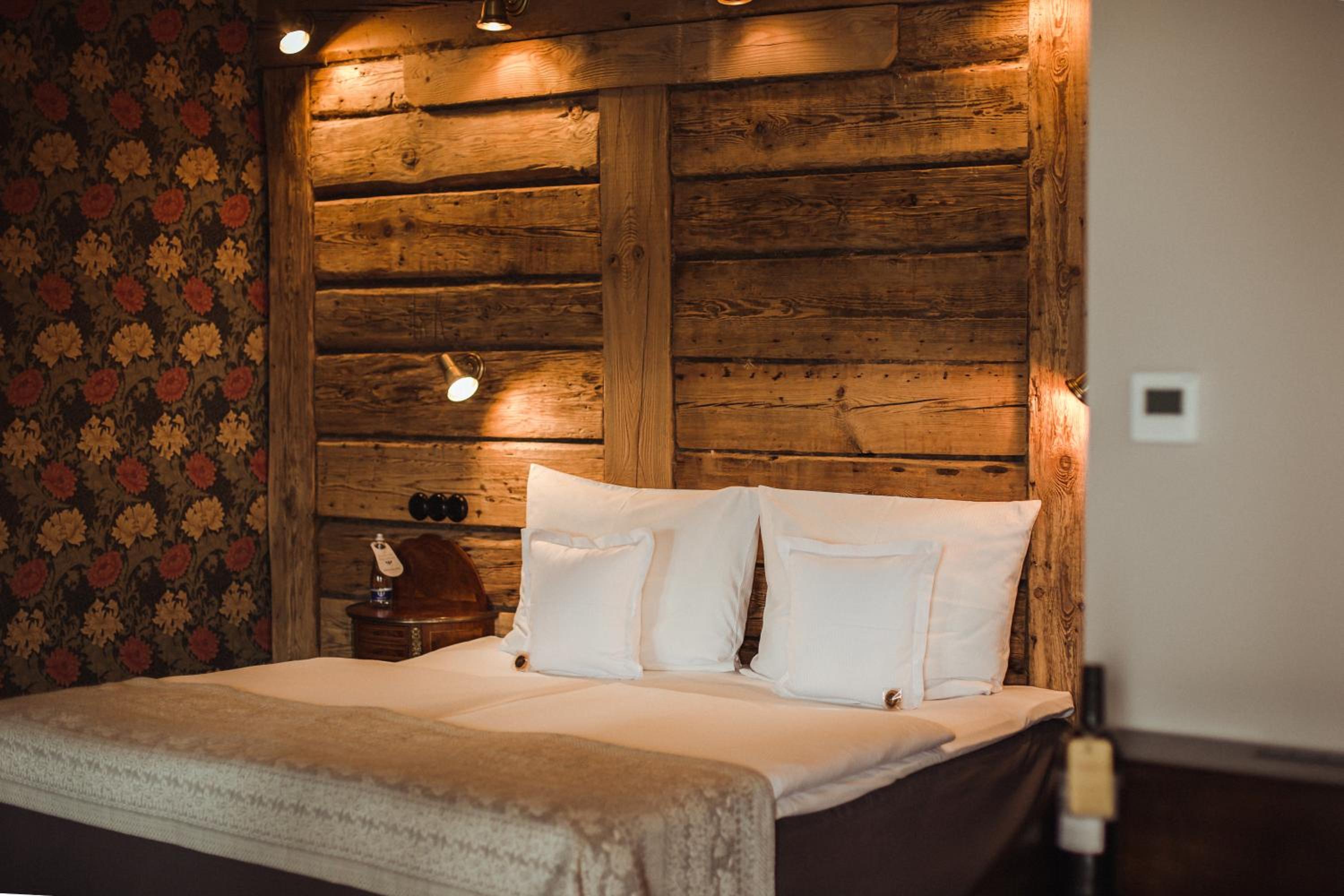 One-Bedroom Suite - Photo 7