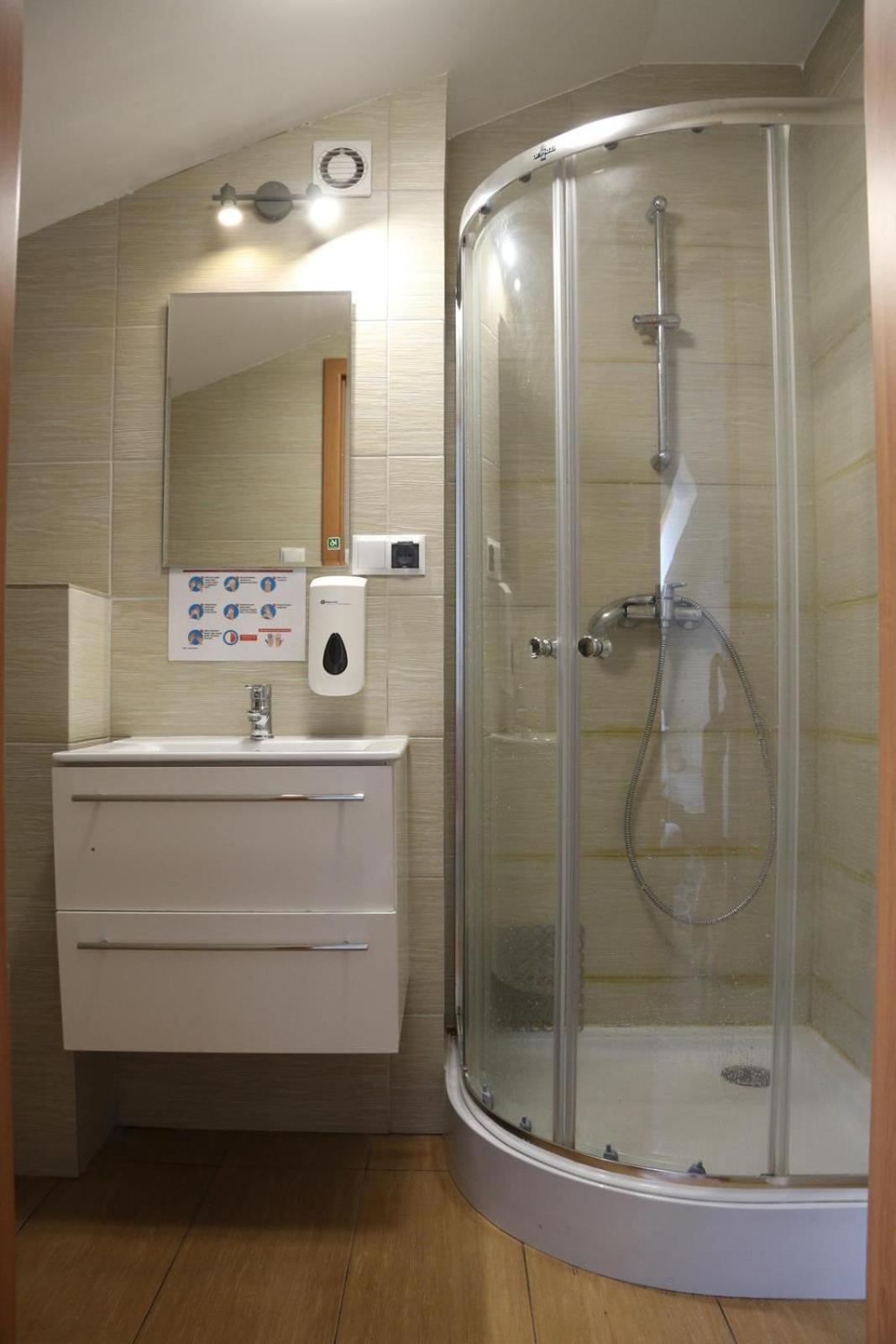 Double Room with Private Bathroom photo 3