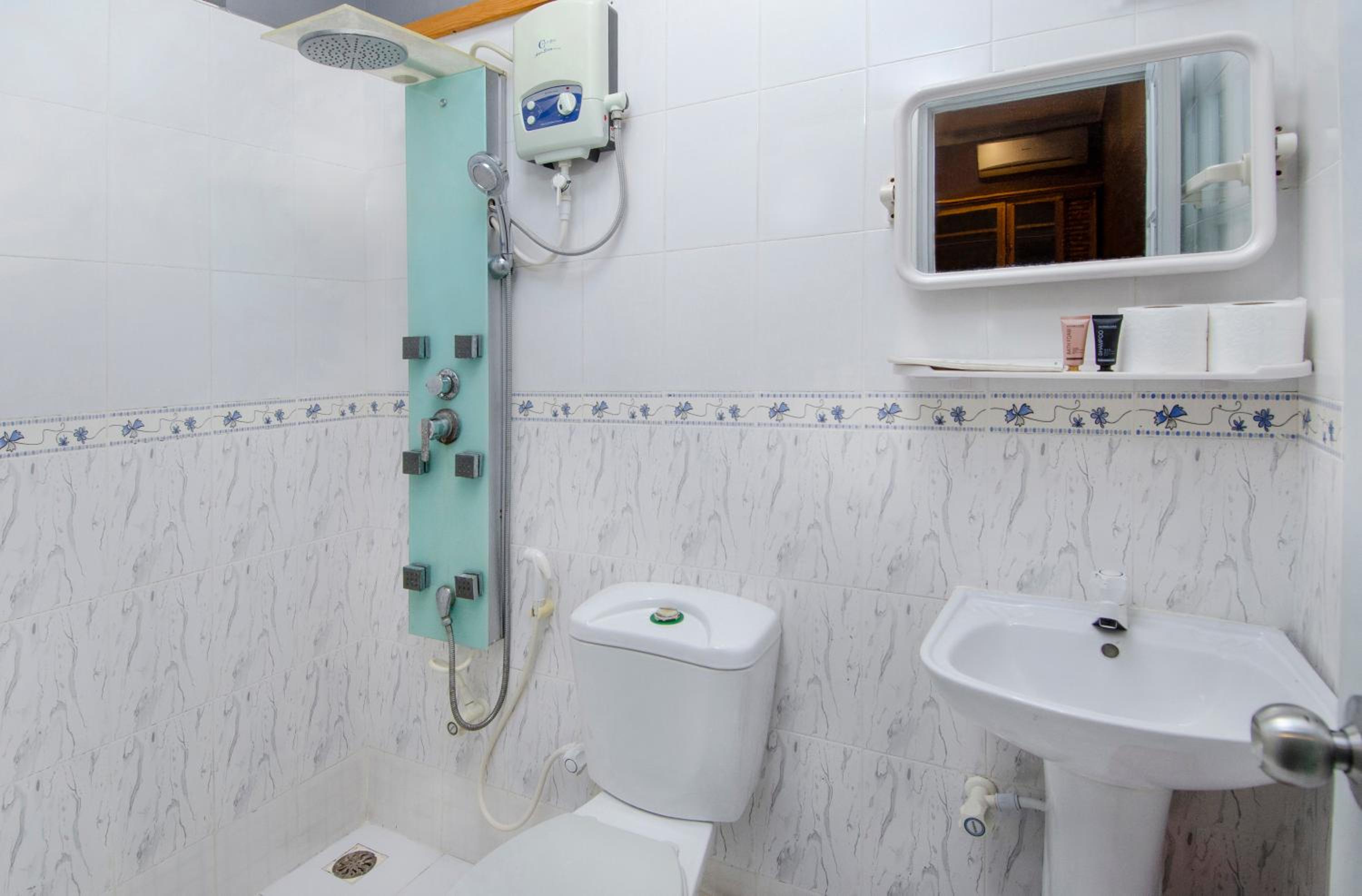 Premier Superior Double Room with Partial Sea View & Balcony photo 2