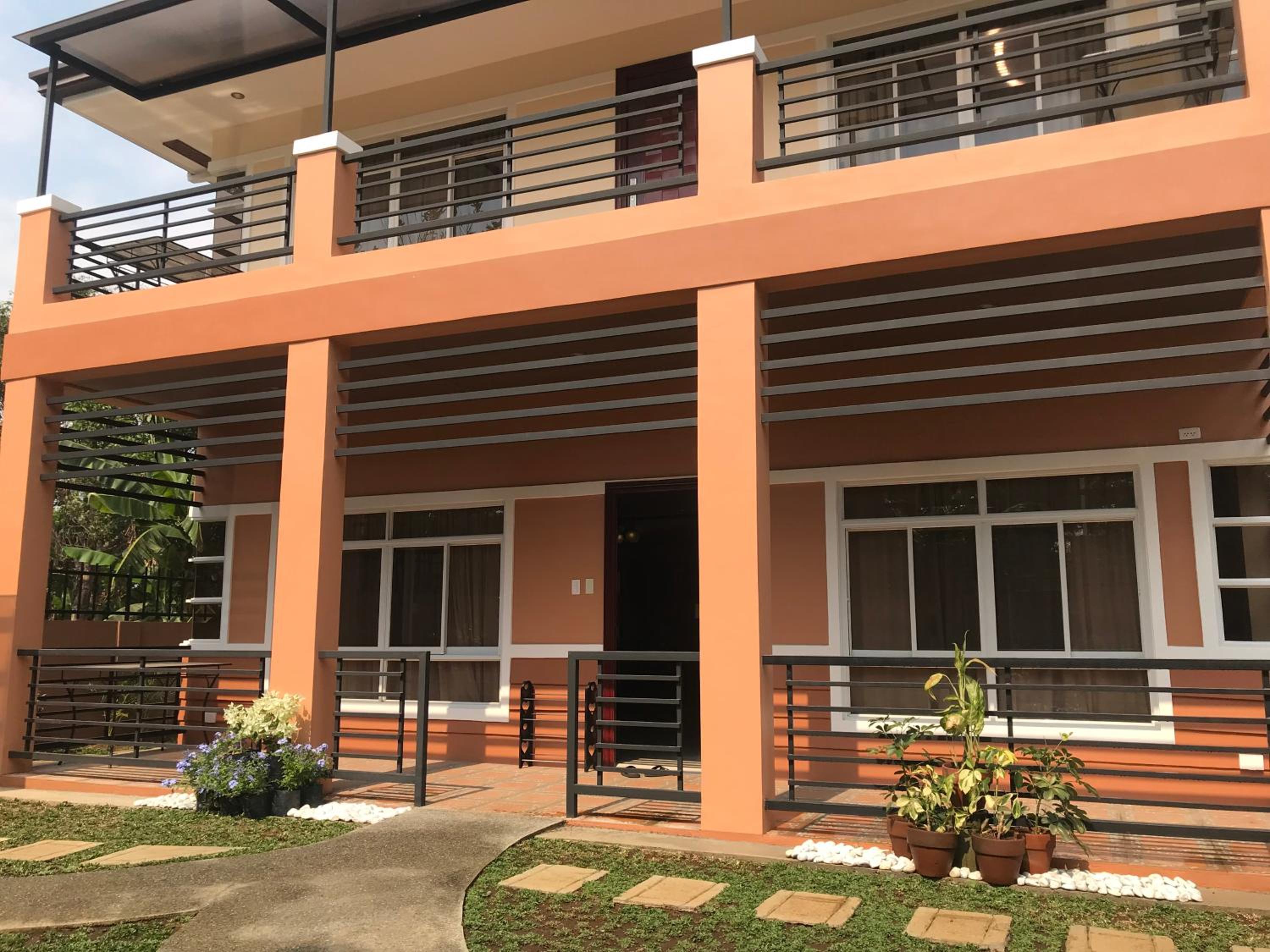 Five-Bedroom House photo 2