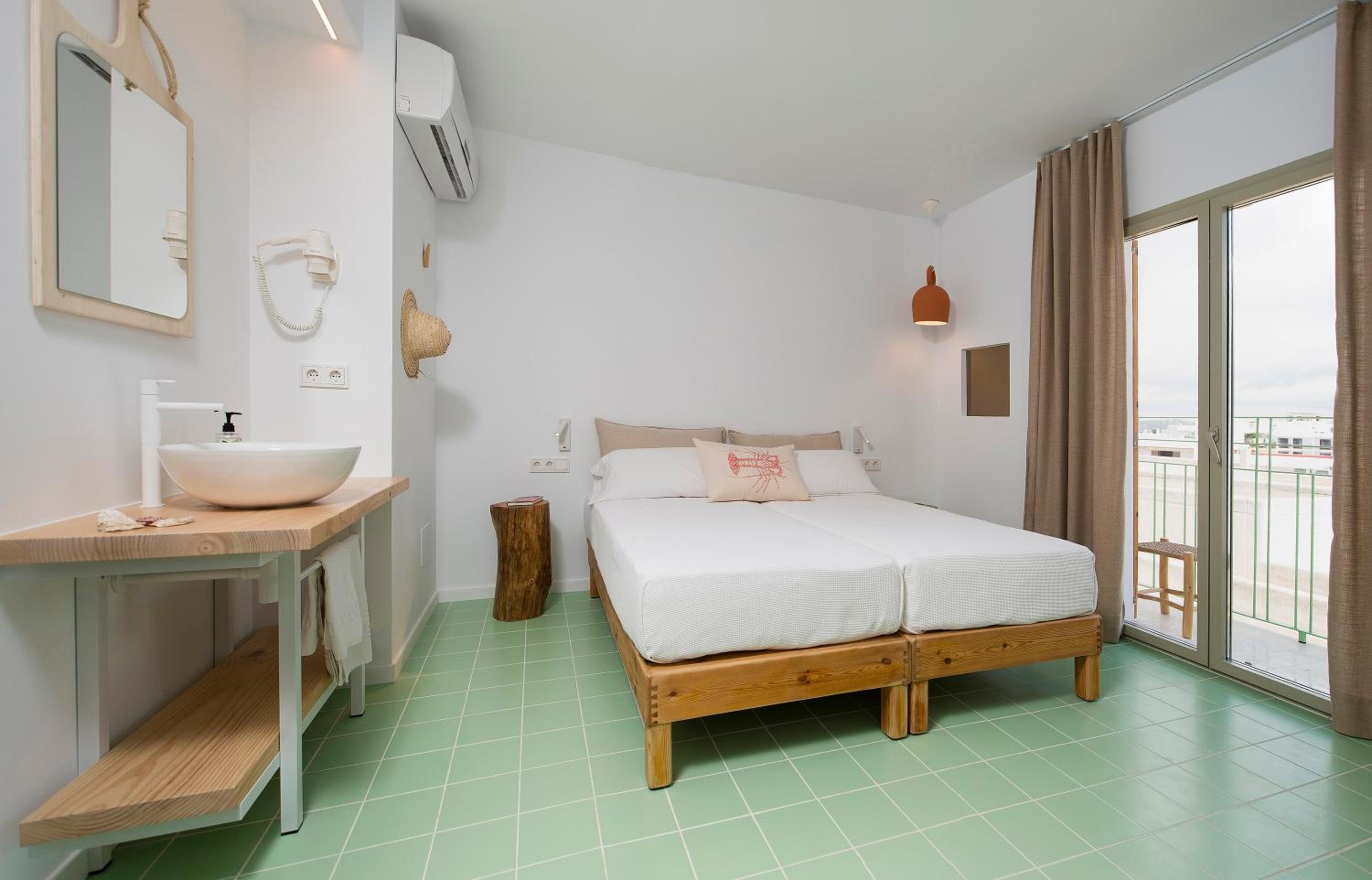 Triple Room with Balcony - Photo 3