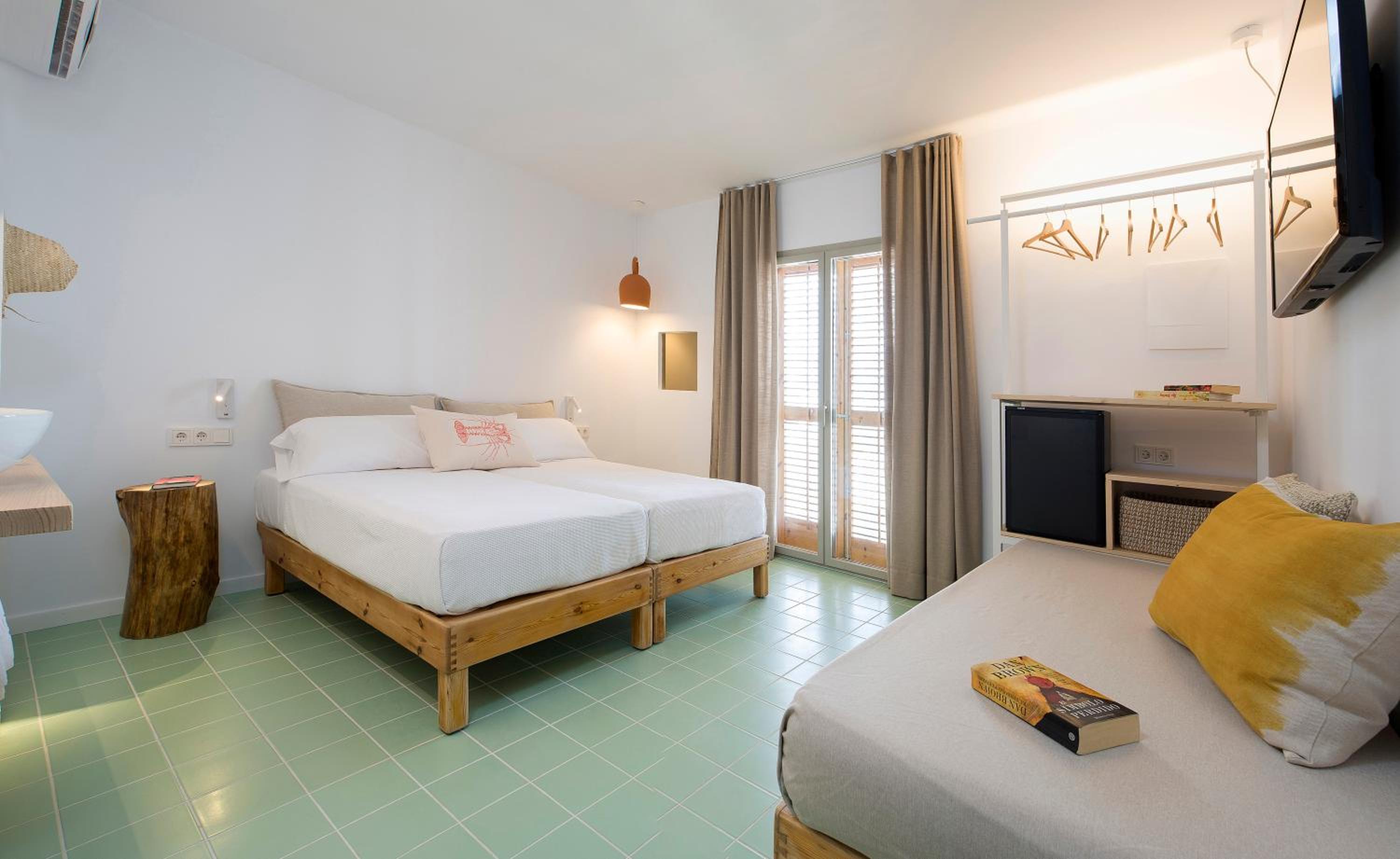 Triple Room with Balcony - Photo 6