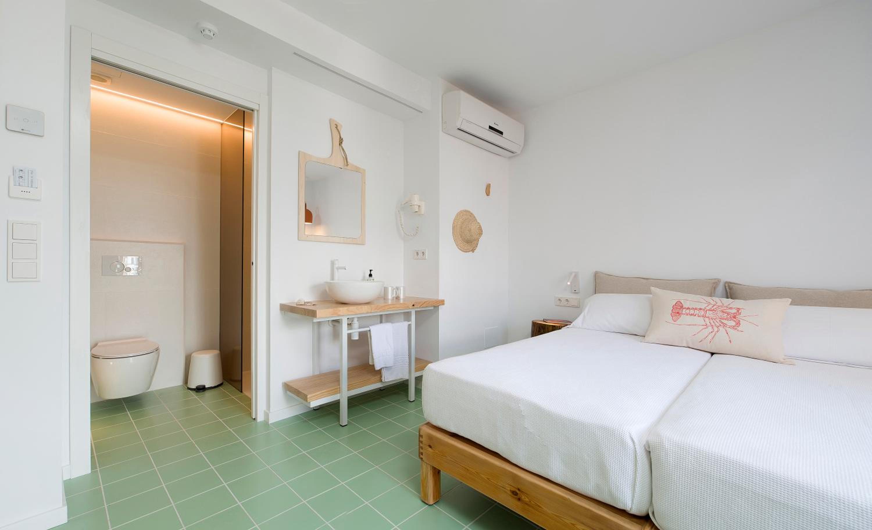 Triple Room with Balcony - Photo 4
