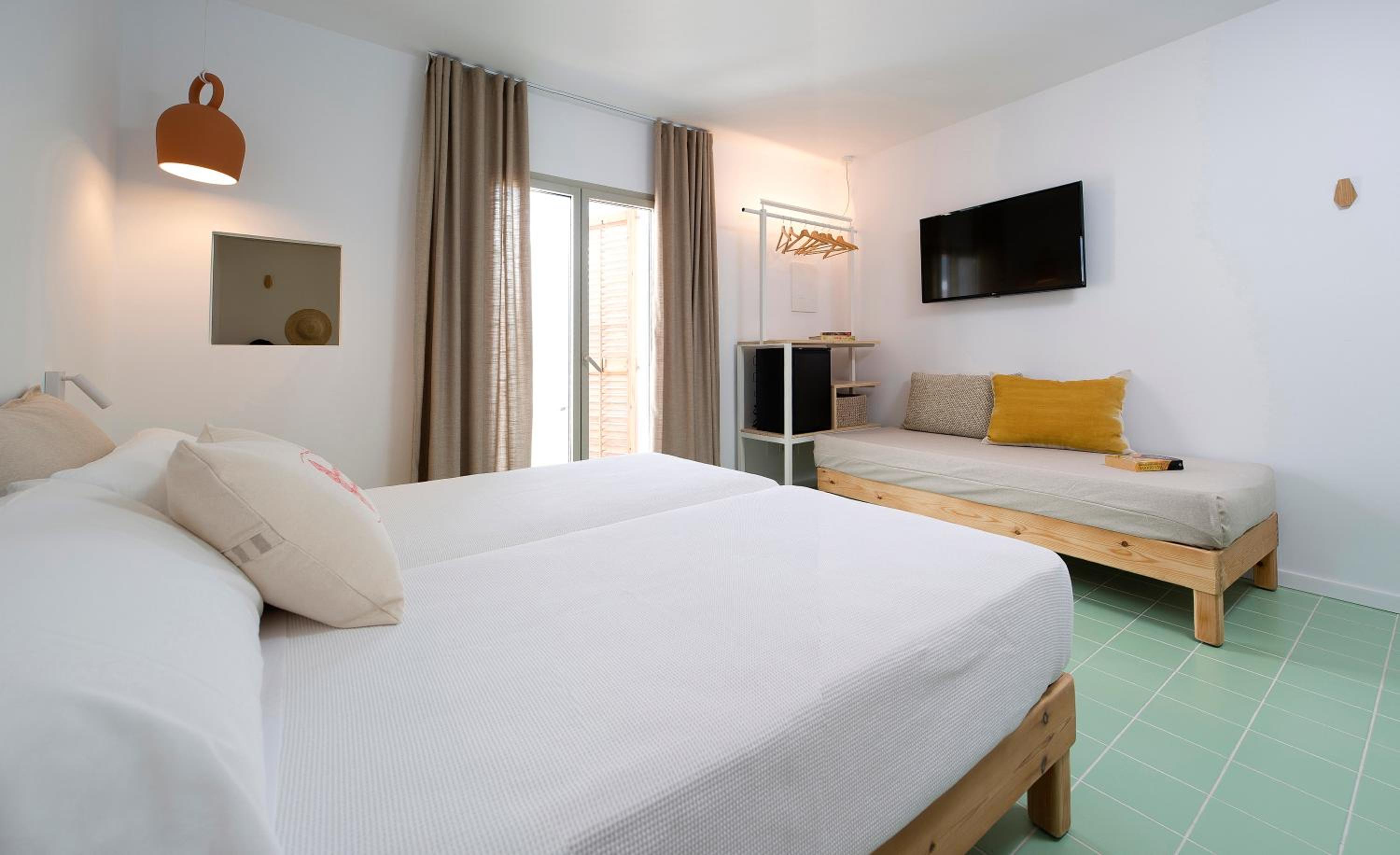 Triple Room with Balcony - Photo 5