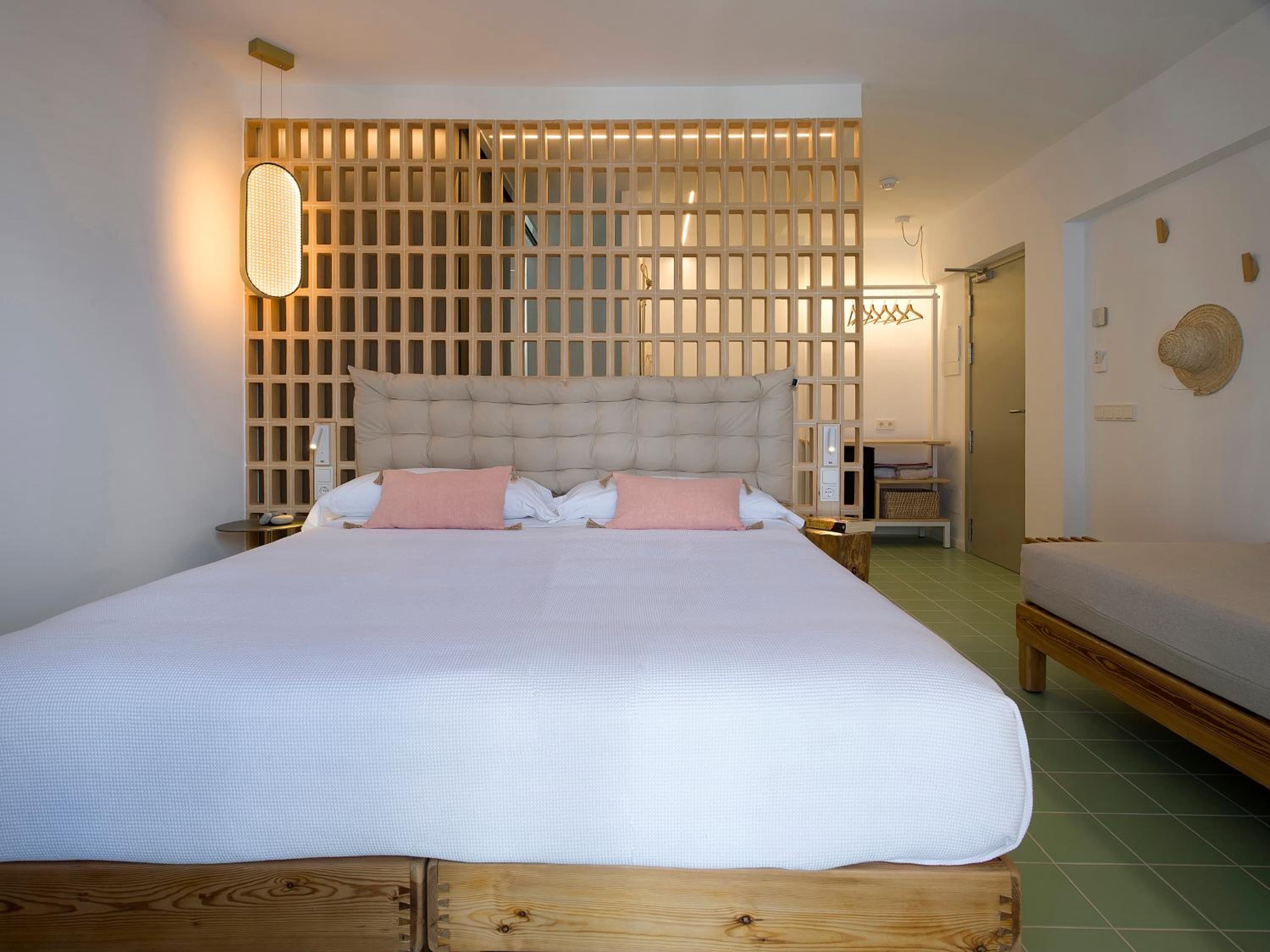 Triple Room with Balcony - Photo 13
