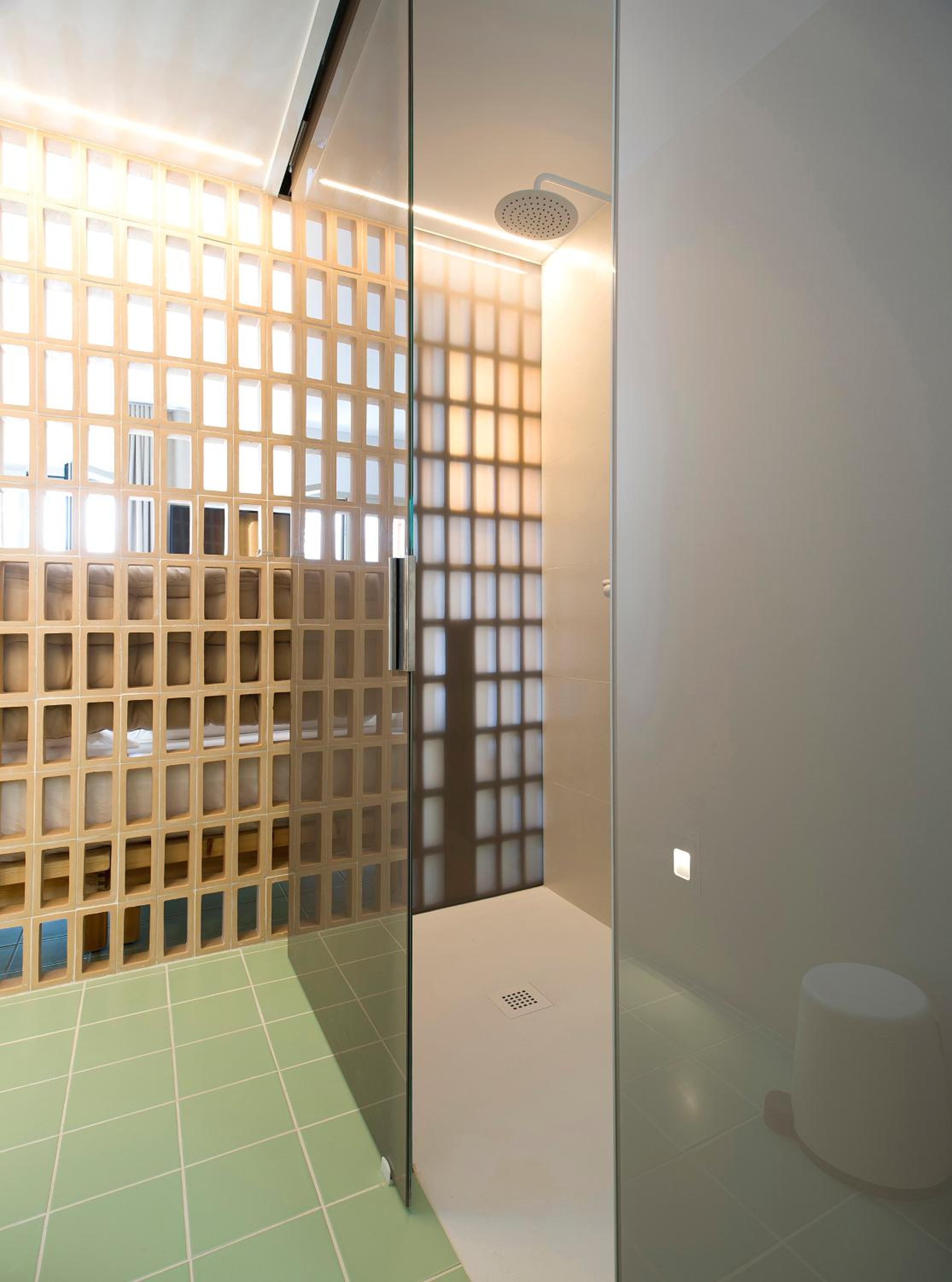 Triple Room with Balcony - Photo 12