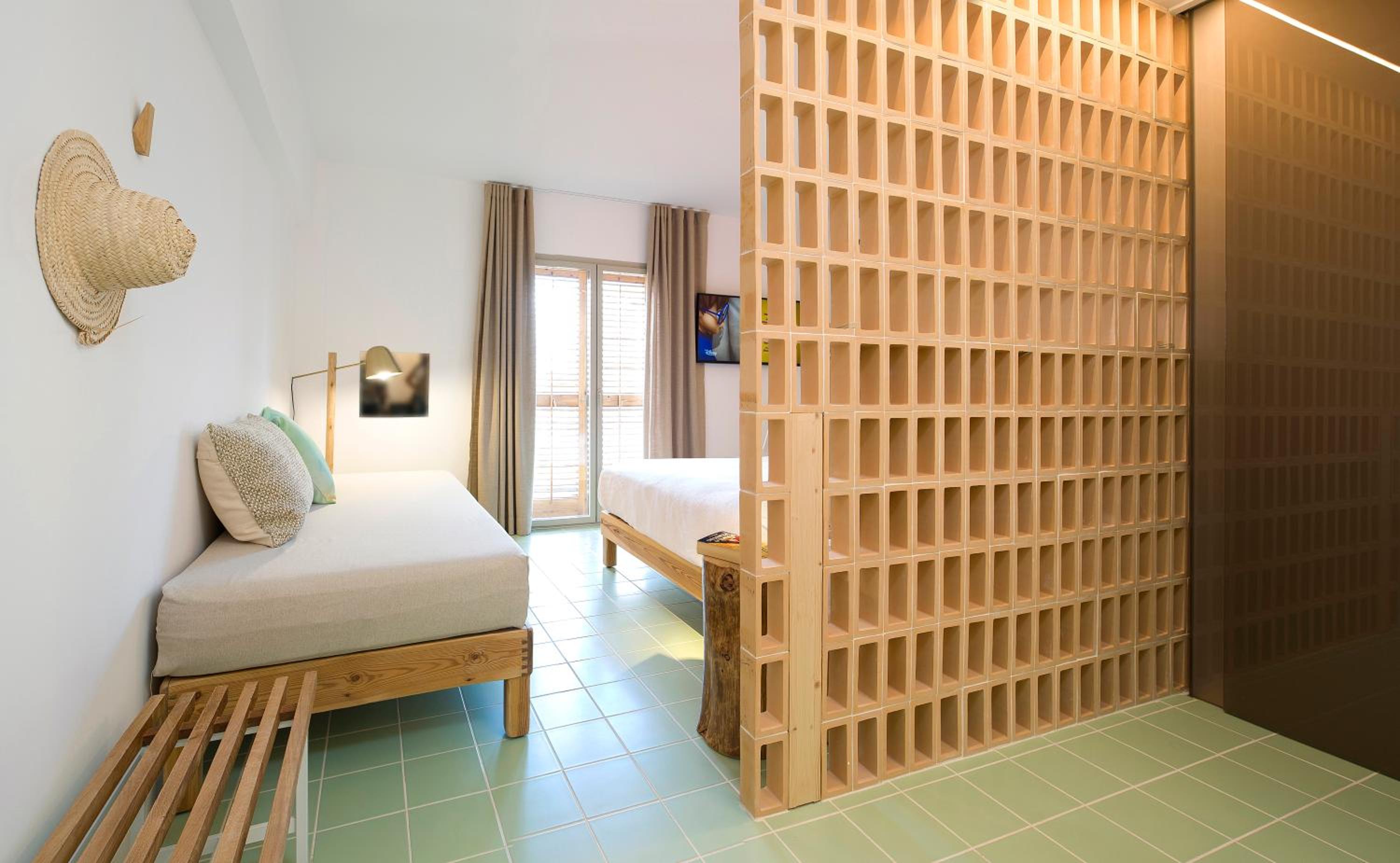 Triple Room with Balcony - Photo 11