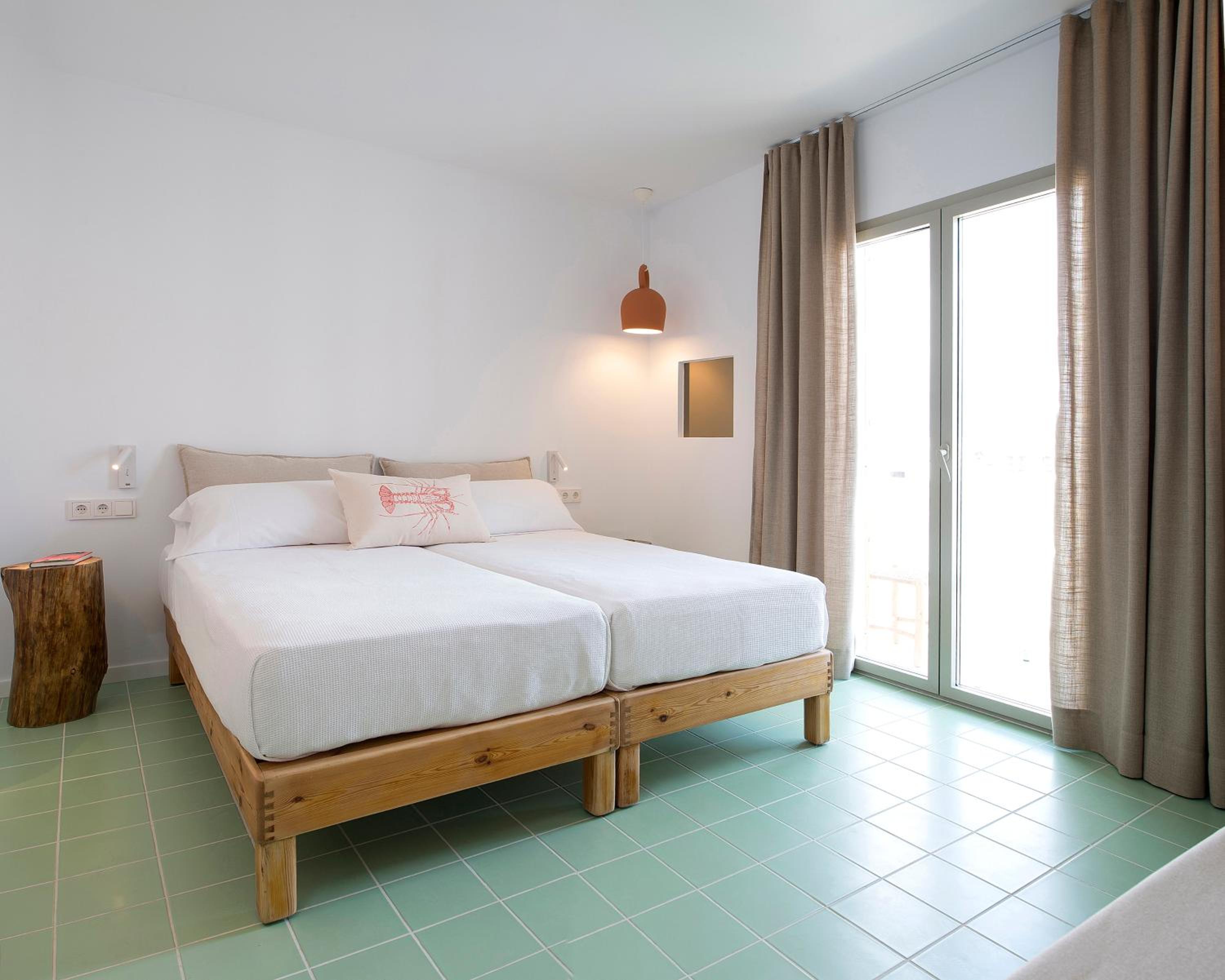 Triple Room with Balcony - Photo 8