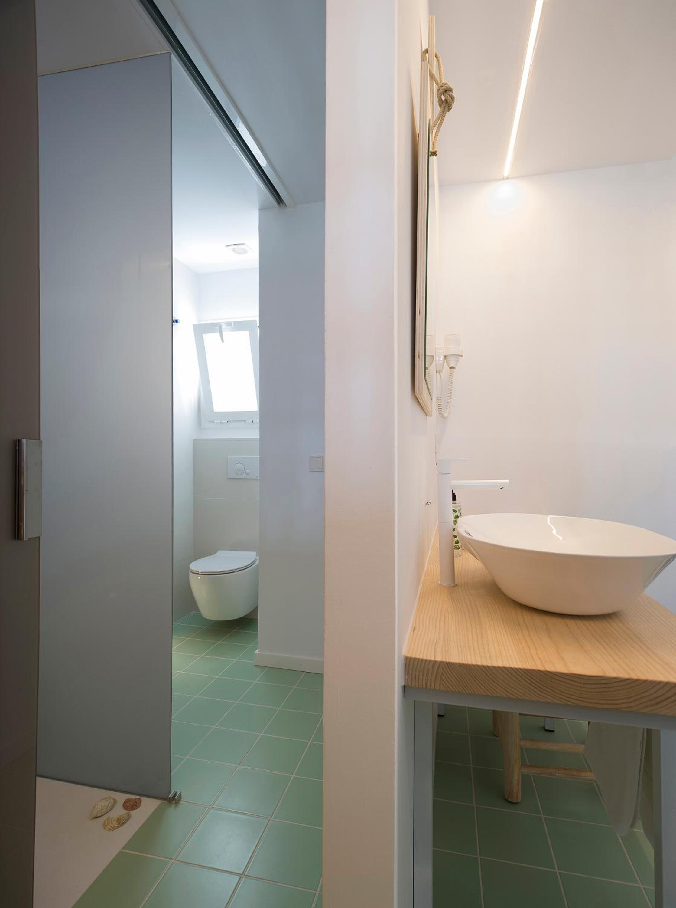 Triple Room with Balcony - Photo 7