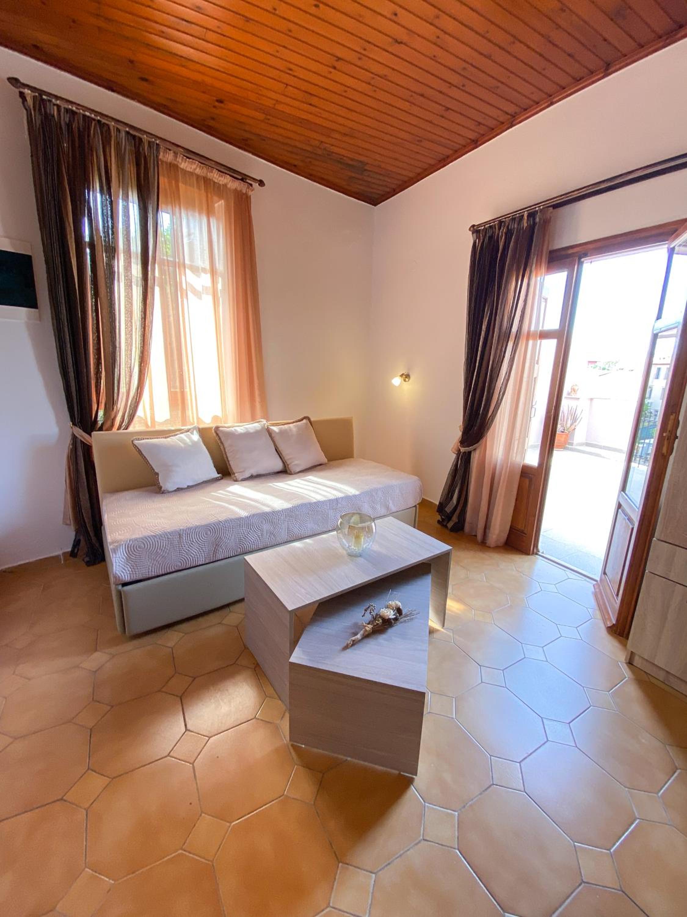 Family Room with Terrace - Photo 1