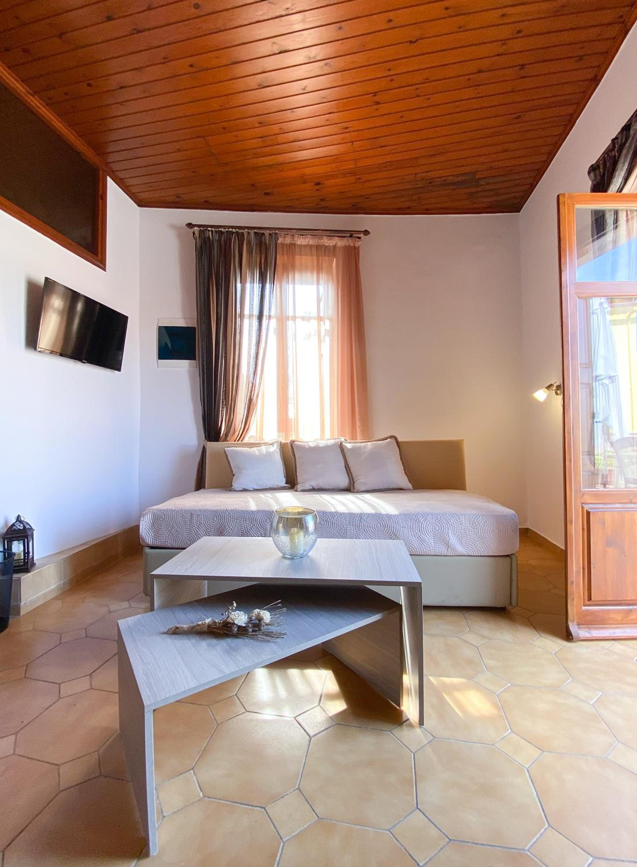 Family Room with Terrace - Photo 2