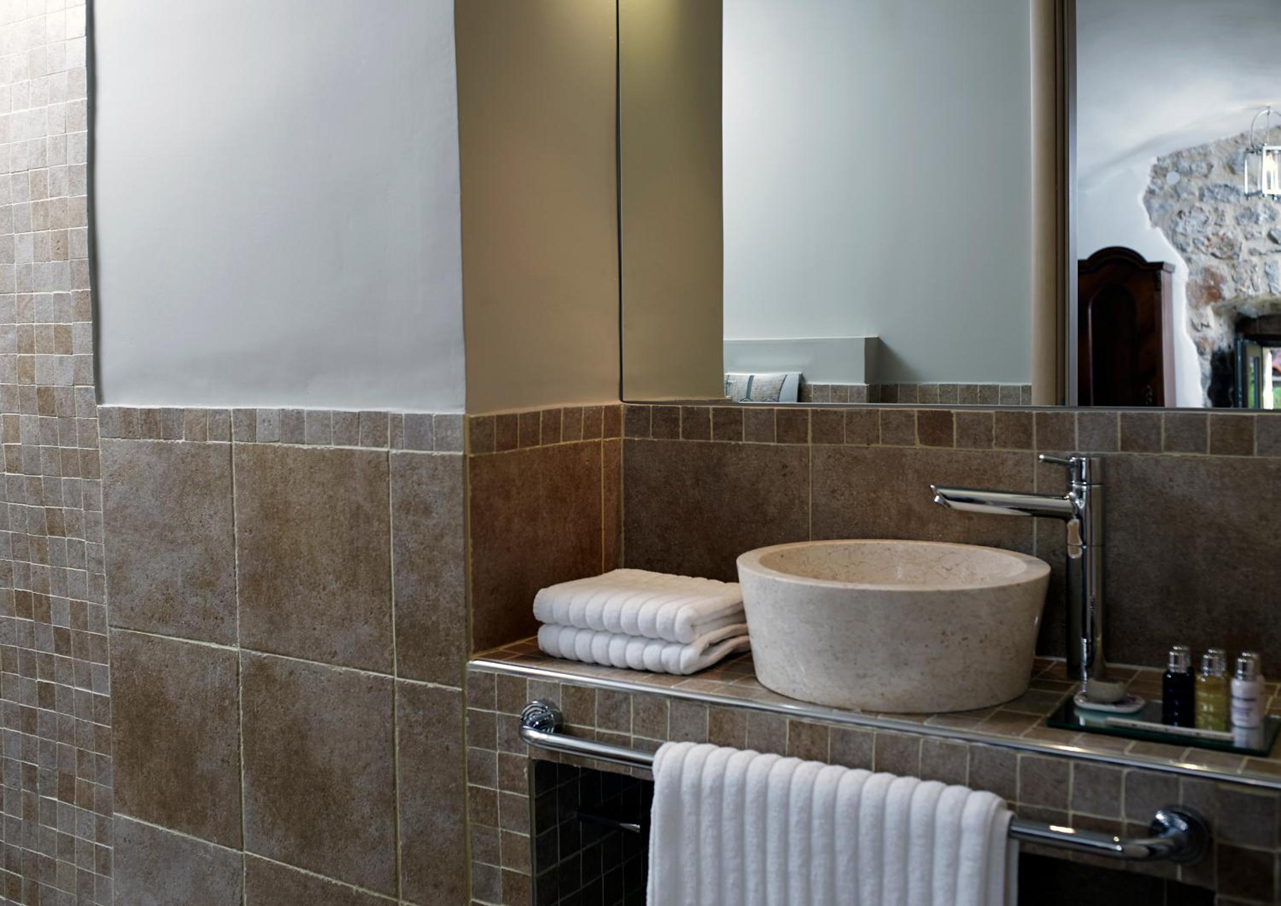 Superior Suite - Photo 14