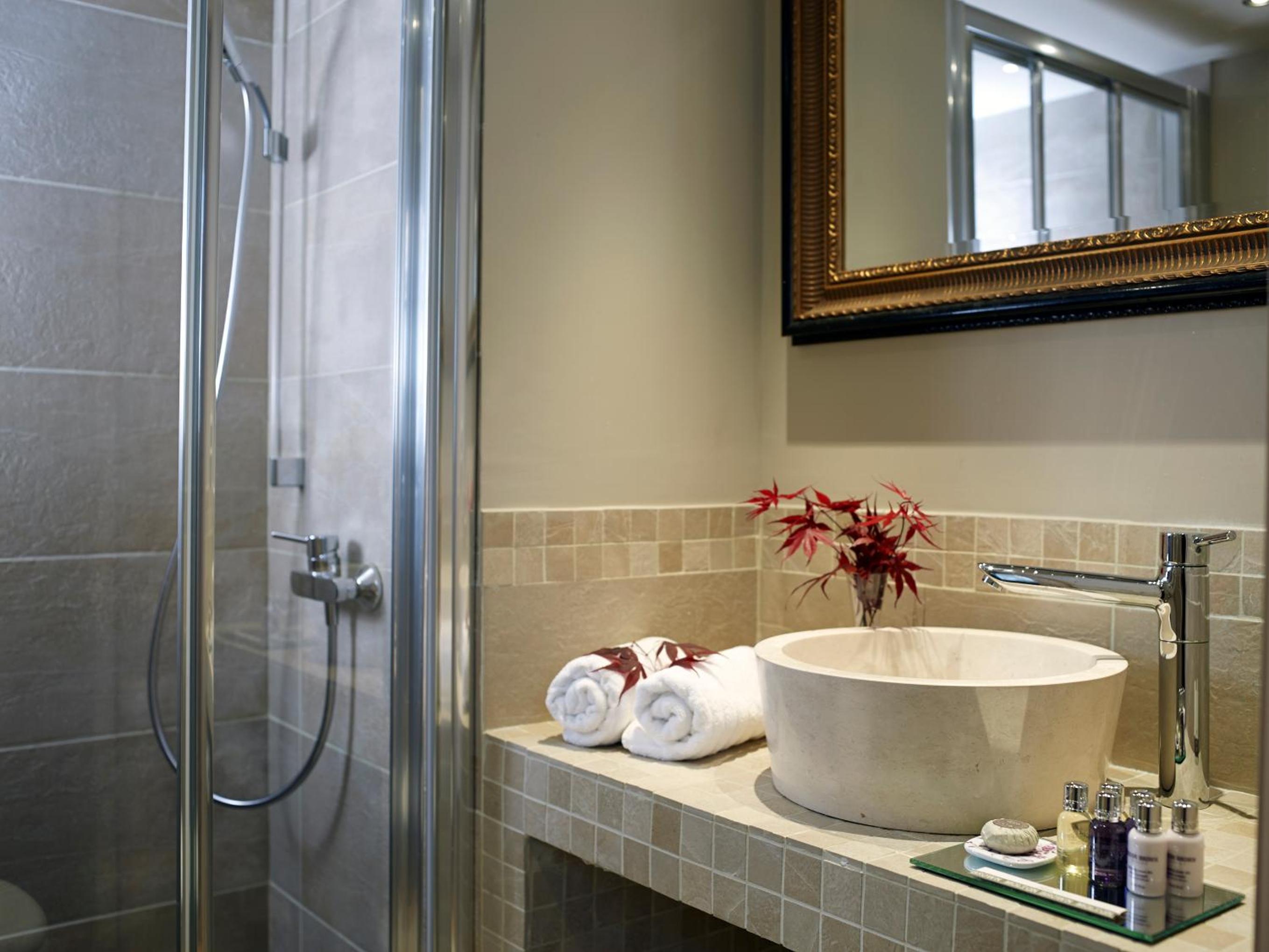 Superior Suite - Photo 7