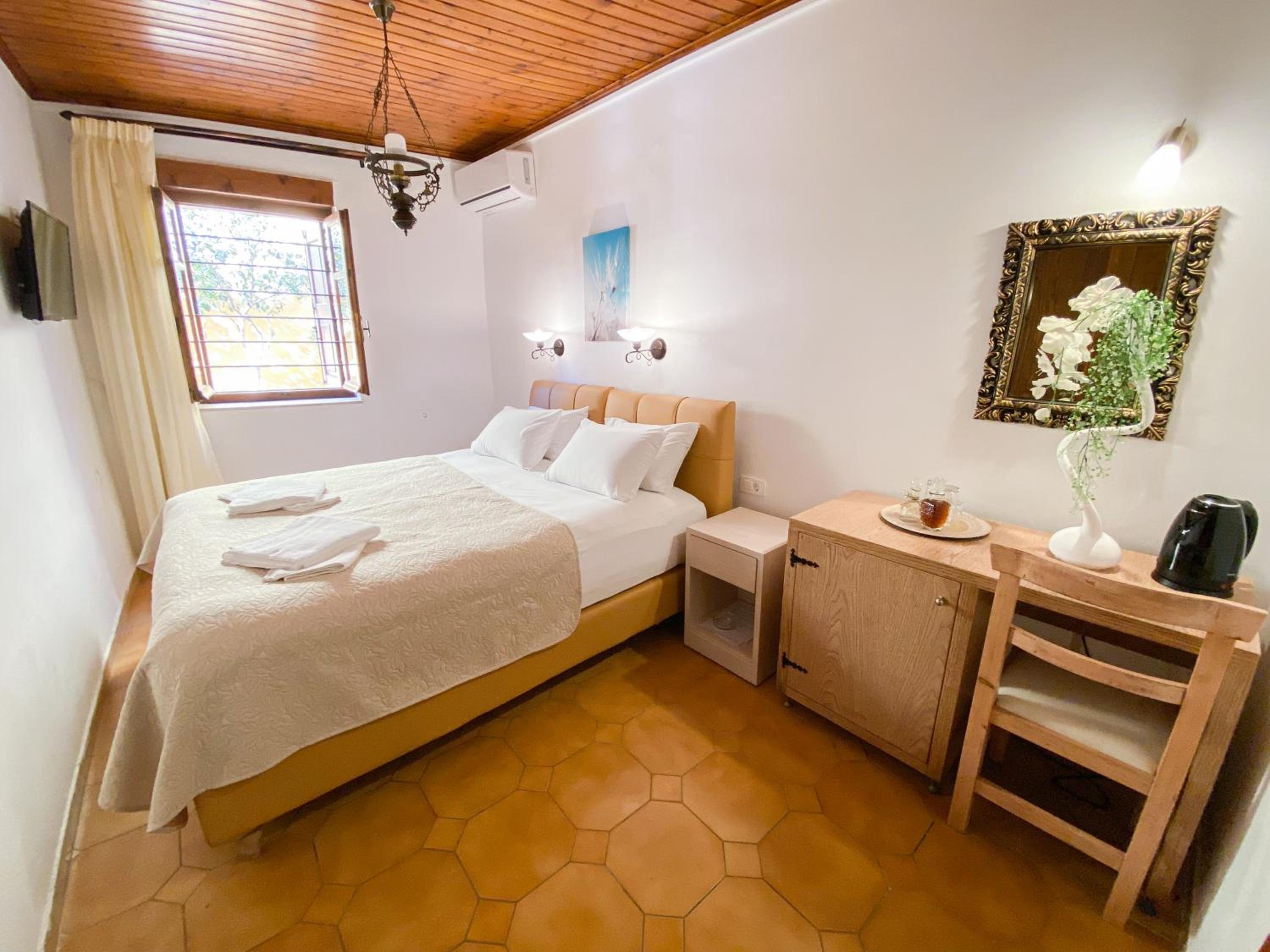 Standard Double Room - Photo 1