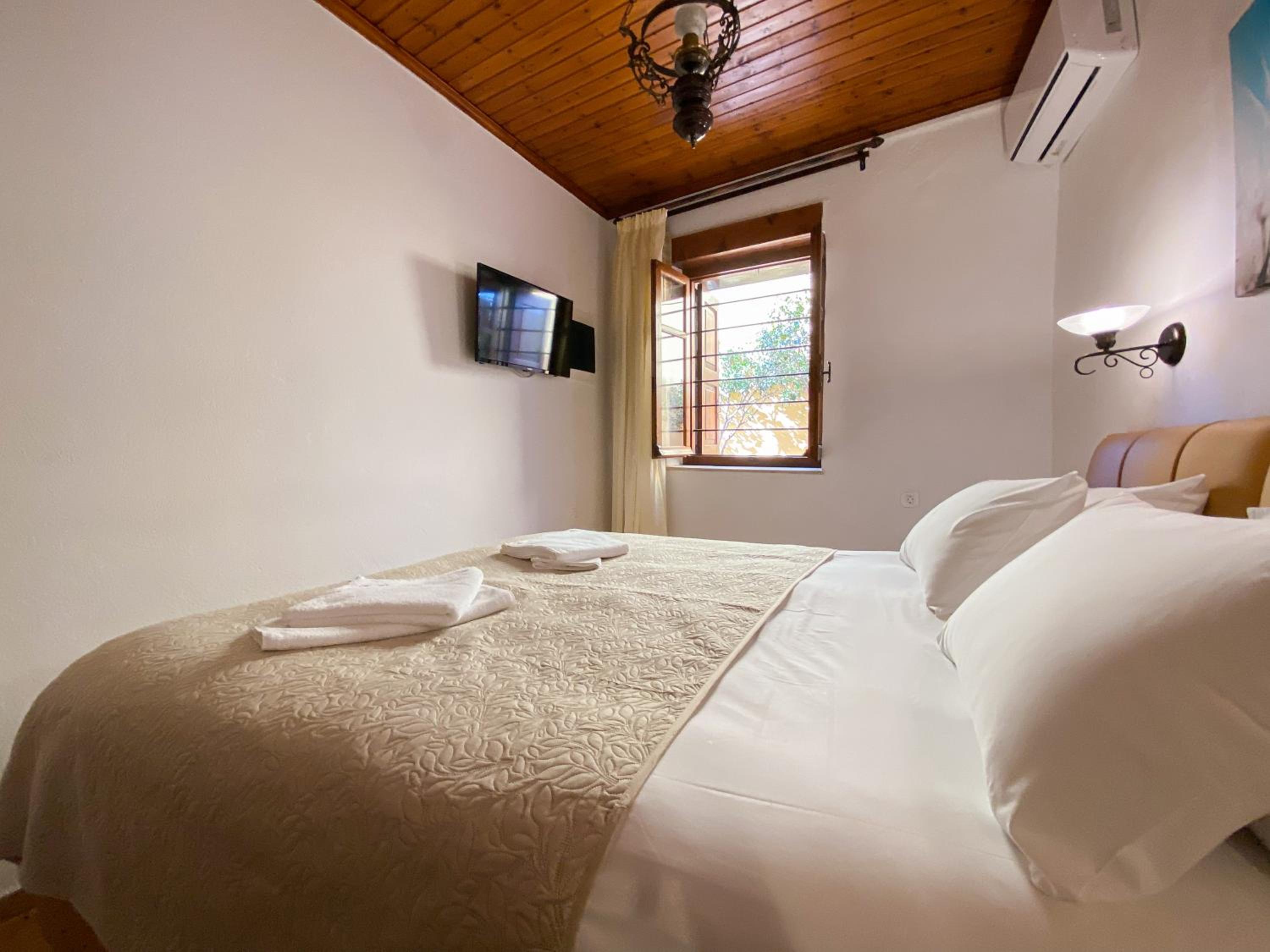 Standard Double Room - Photo 4
