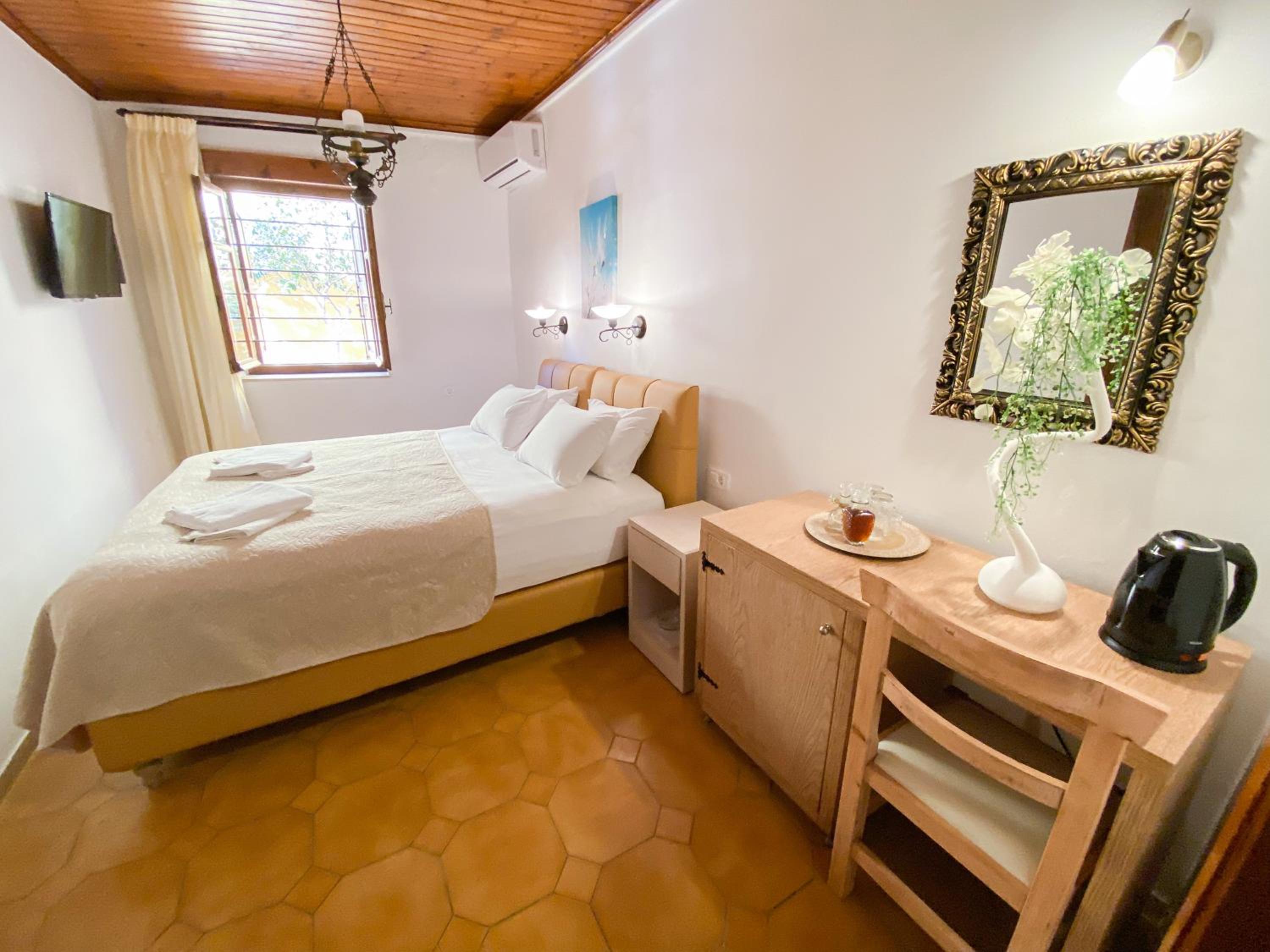 Standard Double Room - Photo 2