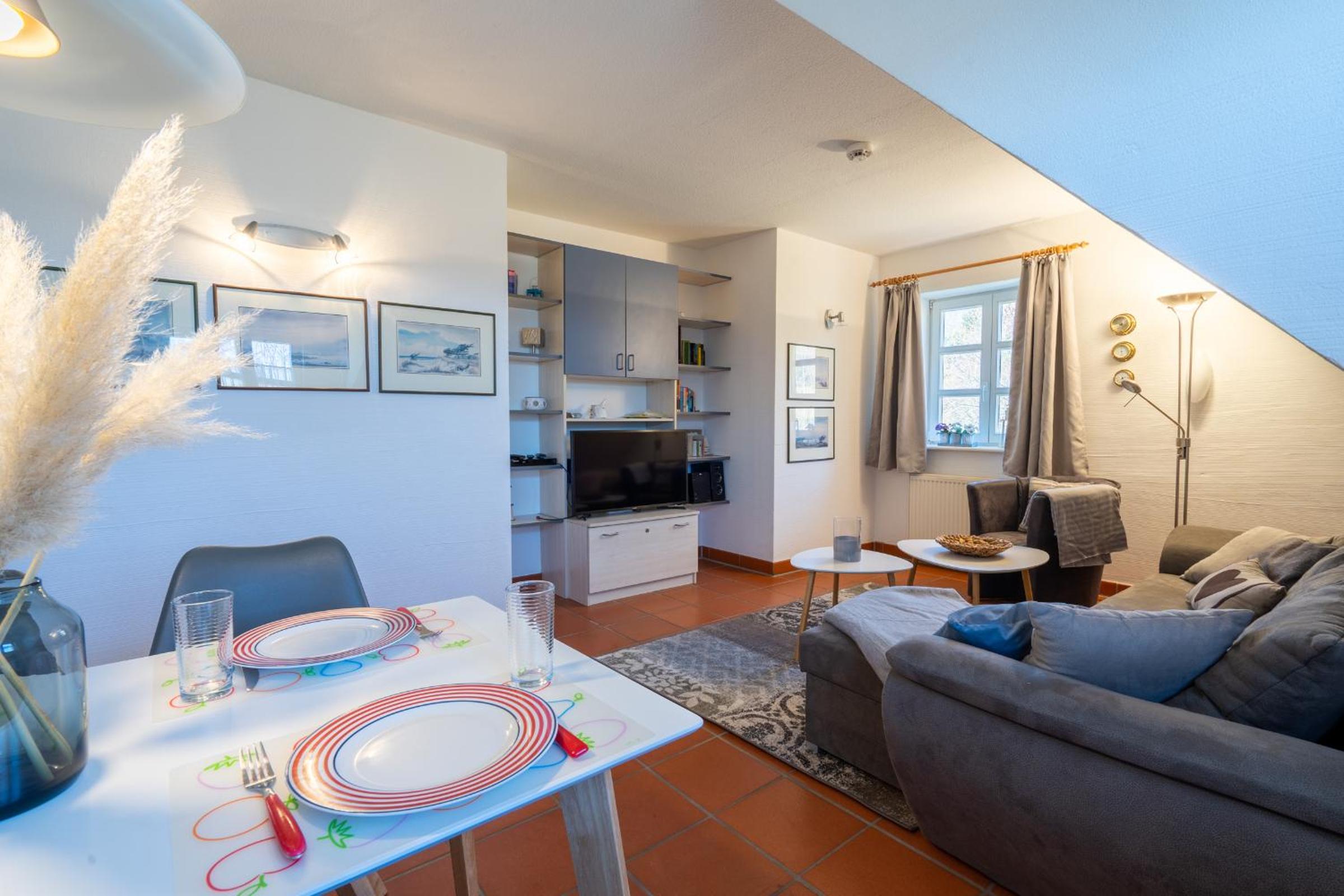 One-Bedroom Apartment photo 2