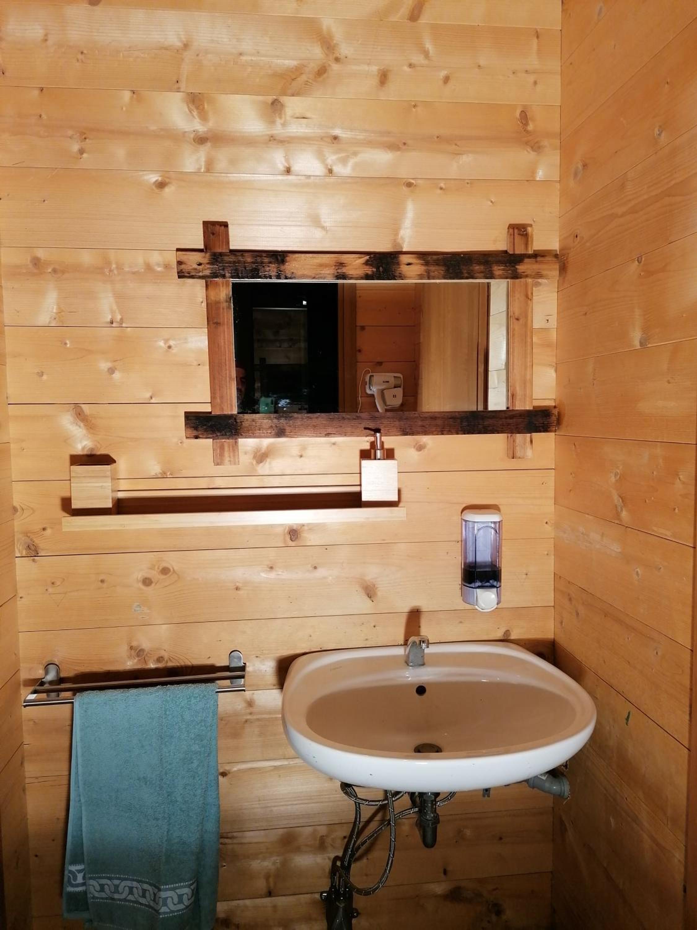 Quadruple Room with Private Bathroom - Photo 1