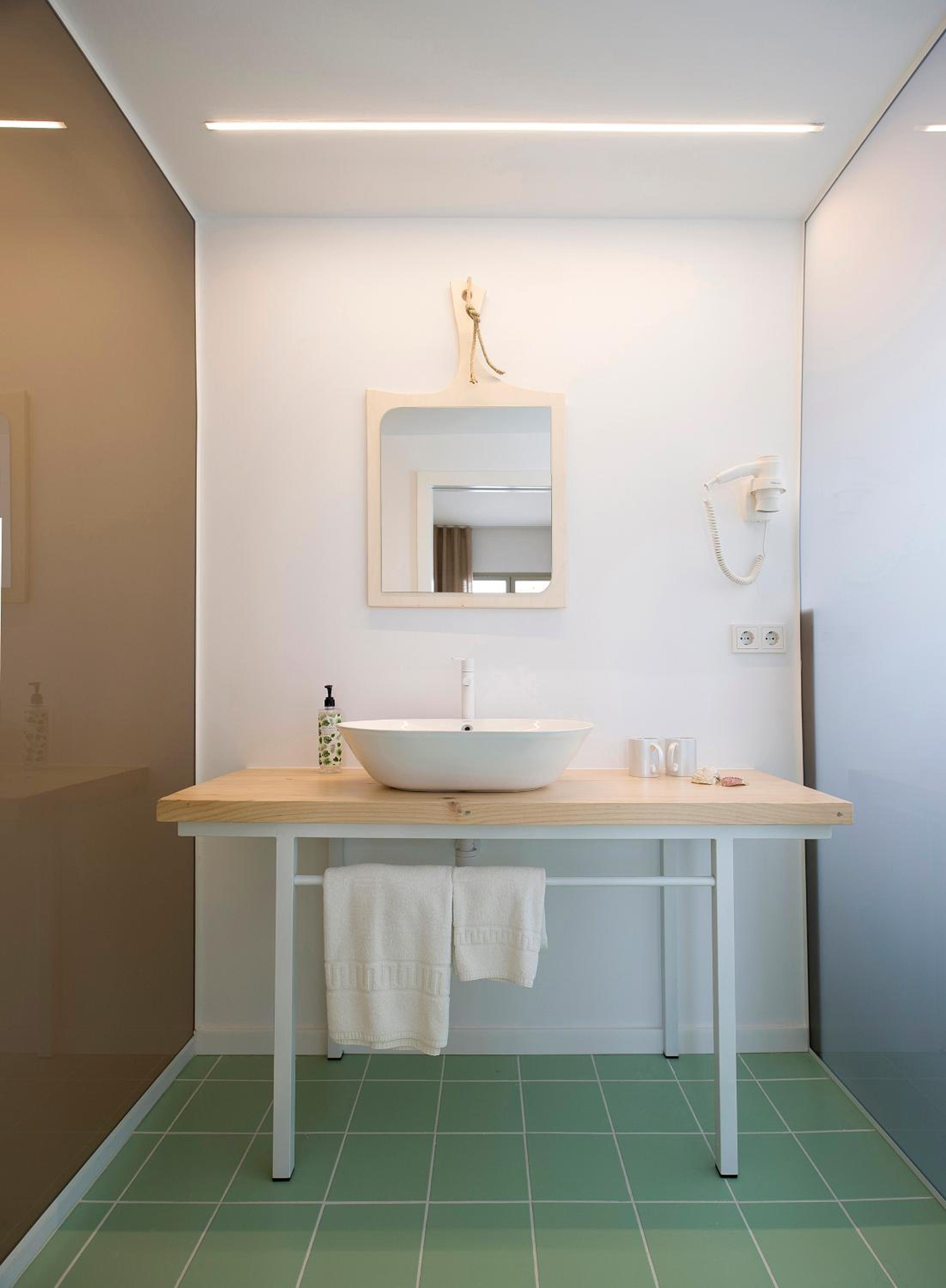 Double or Twin Room - Photo 8