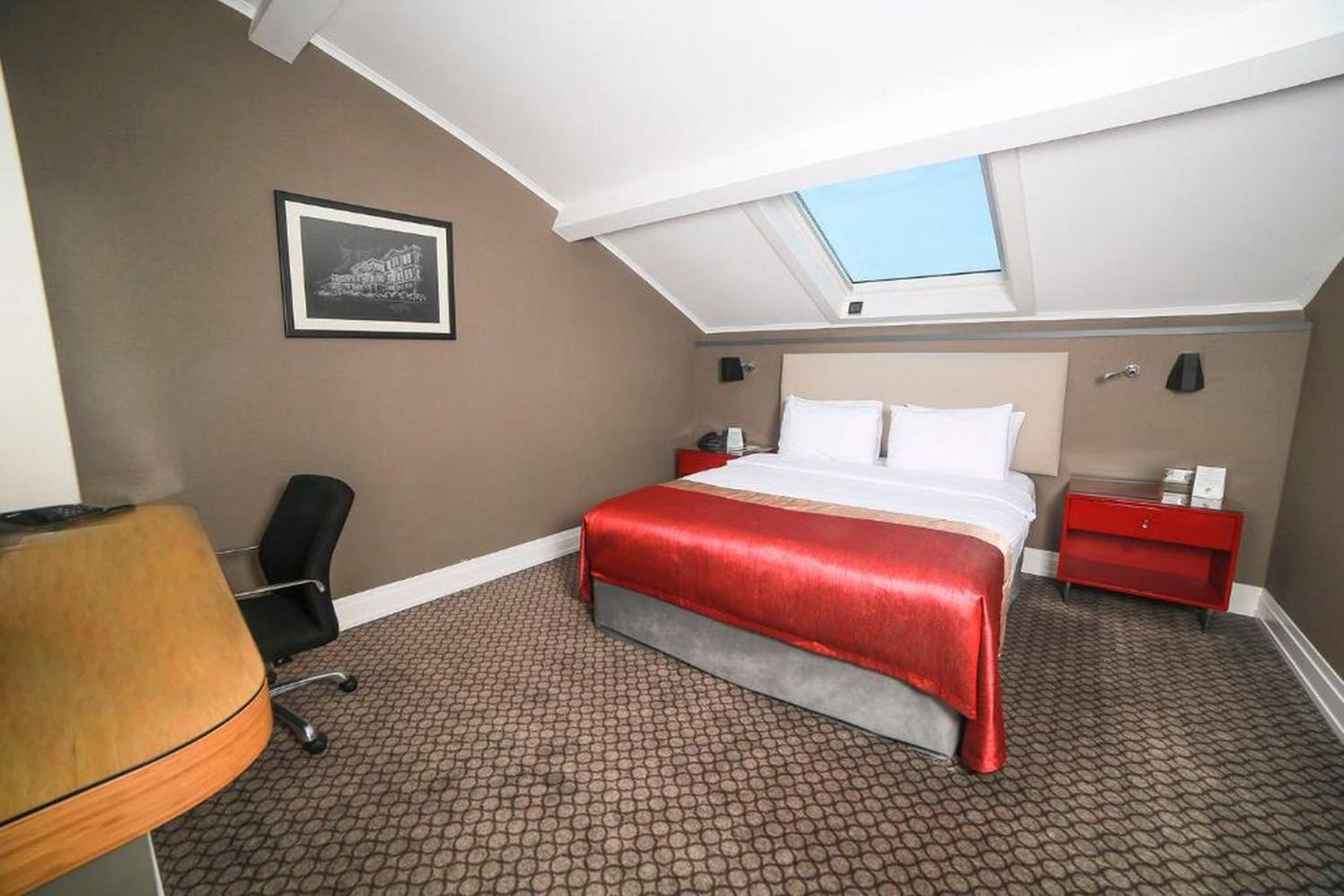 Standard King Room - Non-Smoking  photo 3