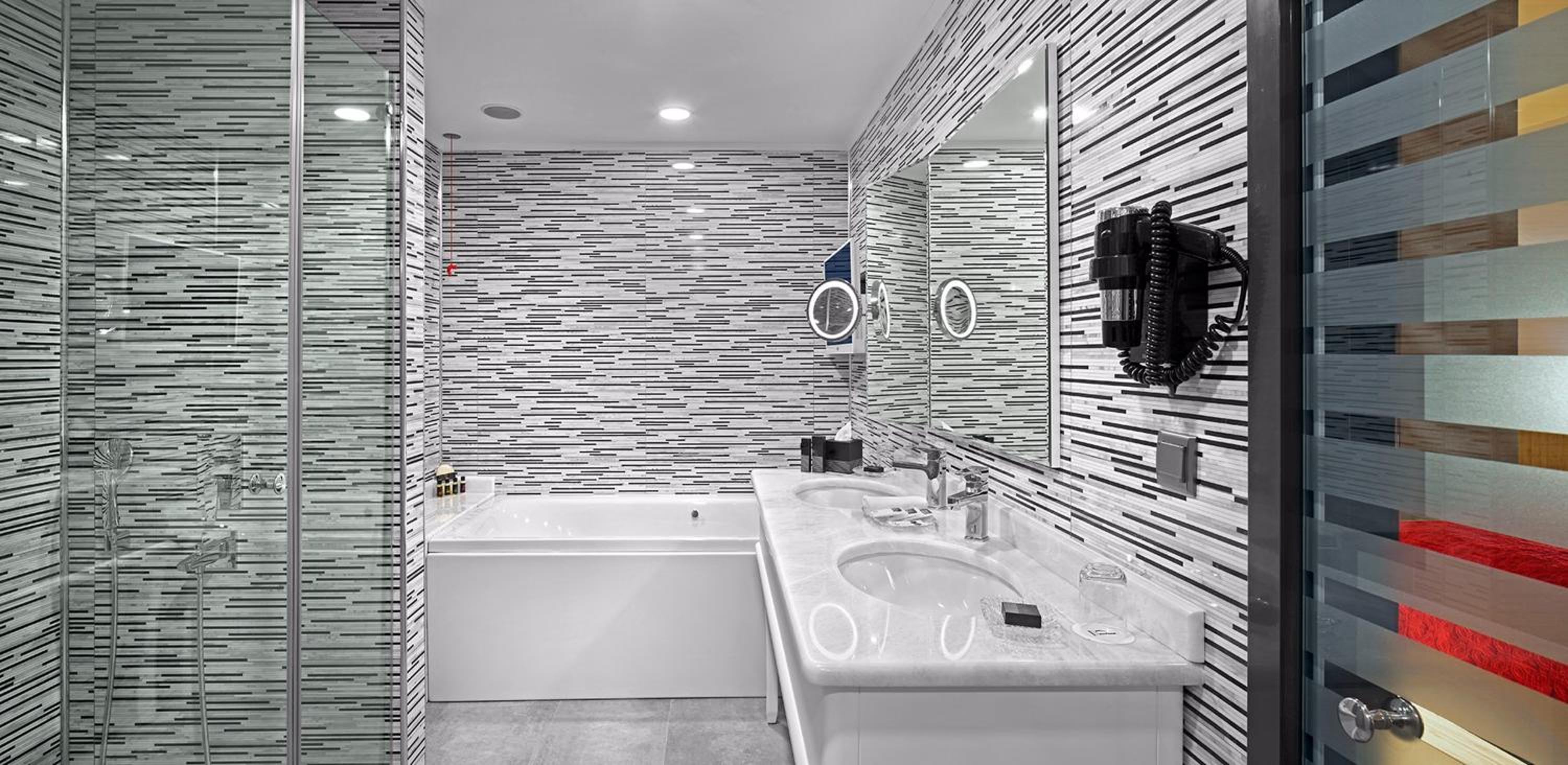 Presidential King Suite photo 3