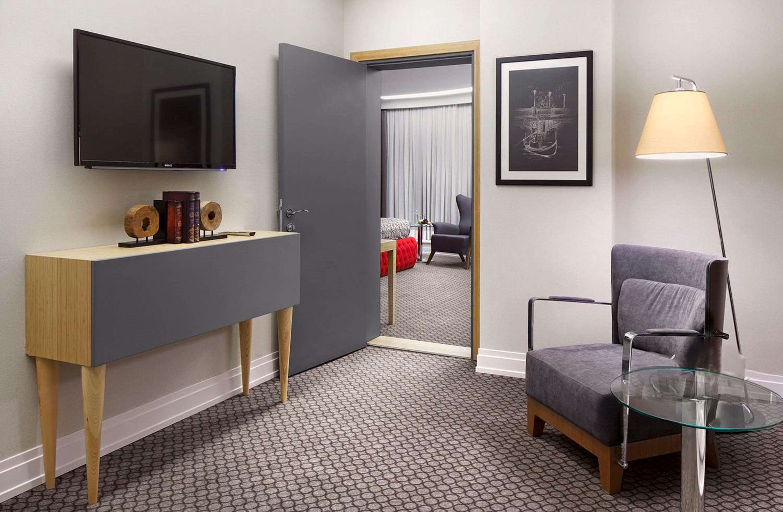 Corner Family Suite photo 2