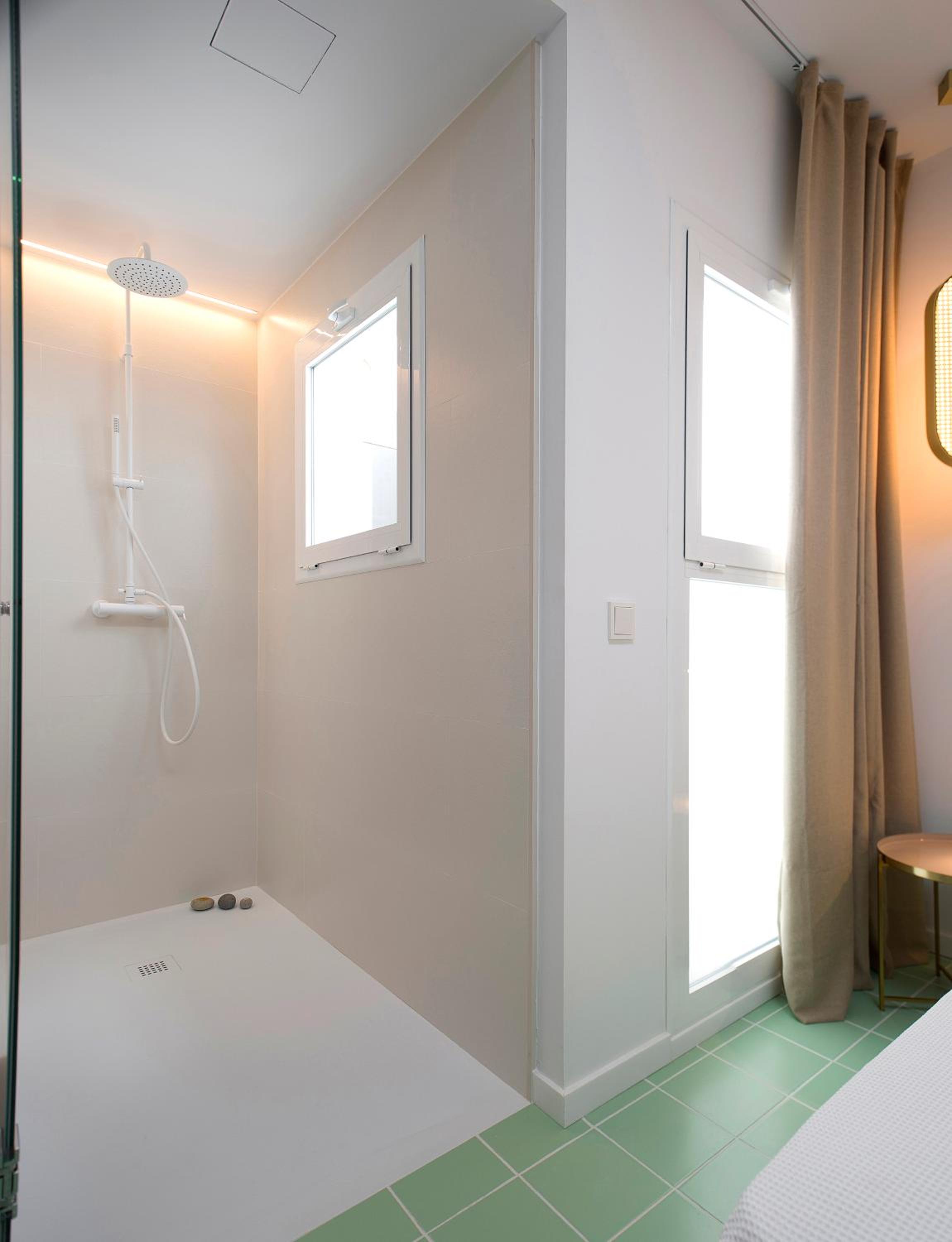 Interior Standard Twin Room - Photo 6