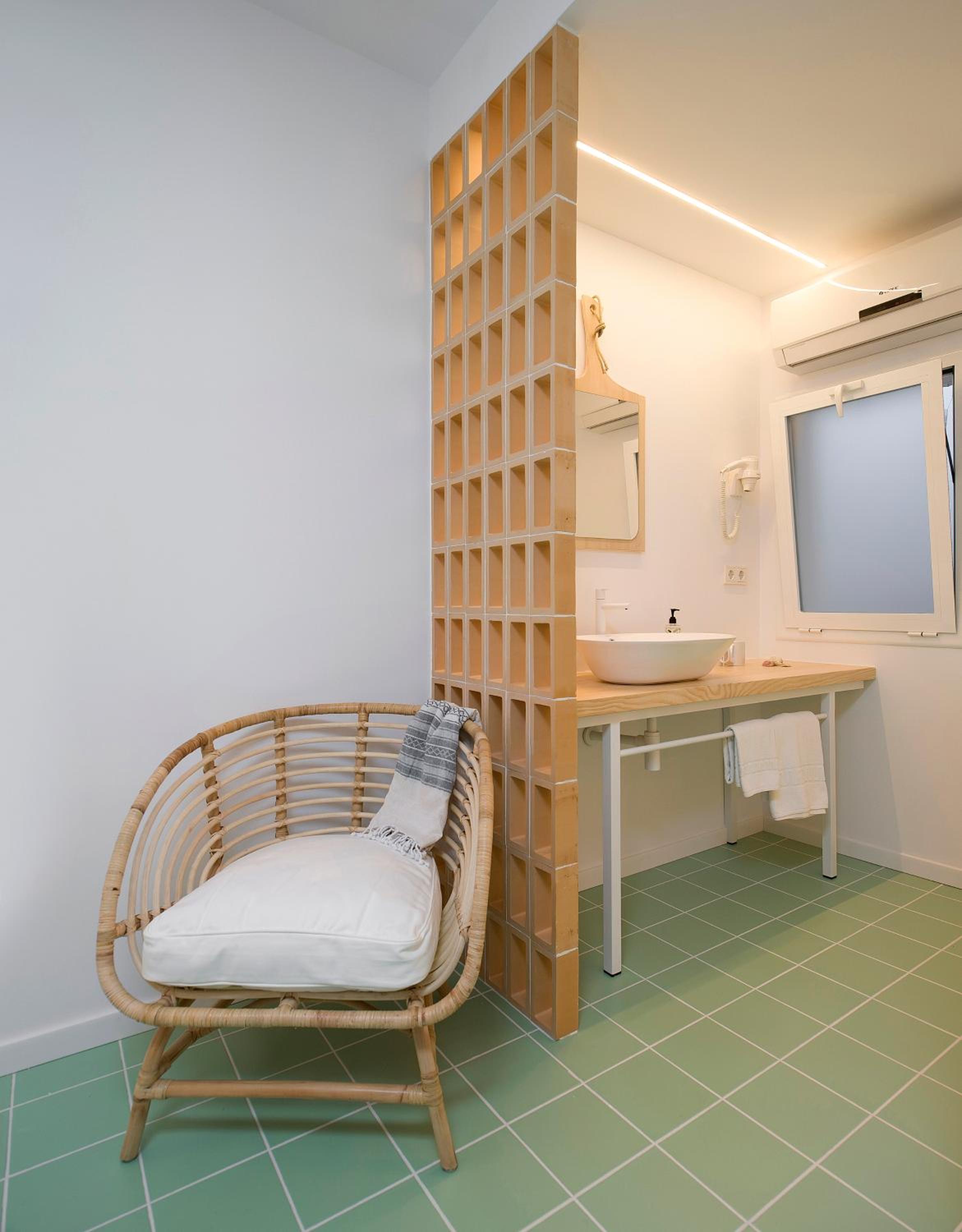 Interior Standard Twin Room - Photo 3
