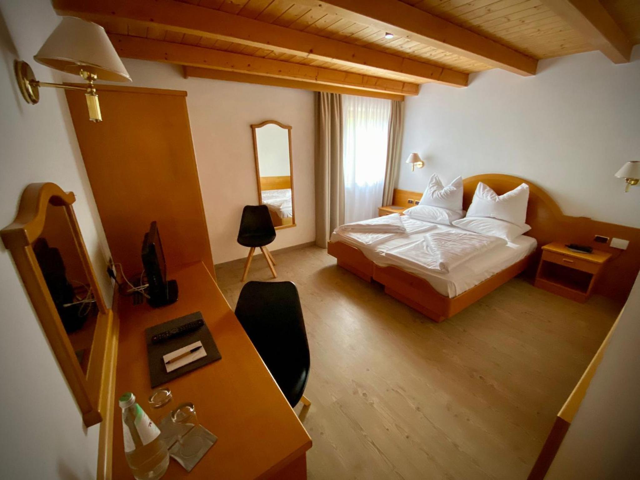 Budget Double Room photo 3