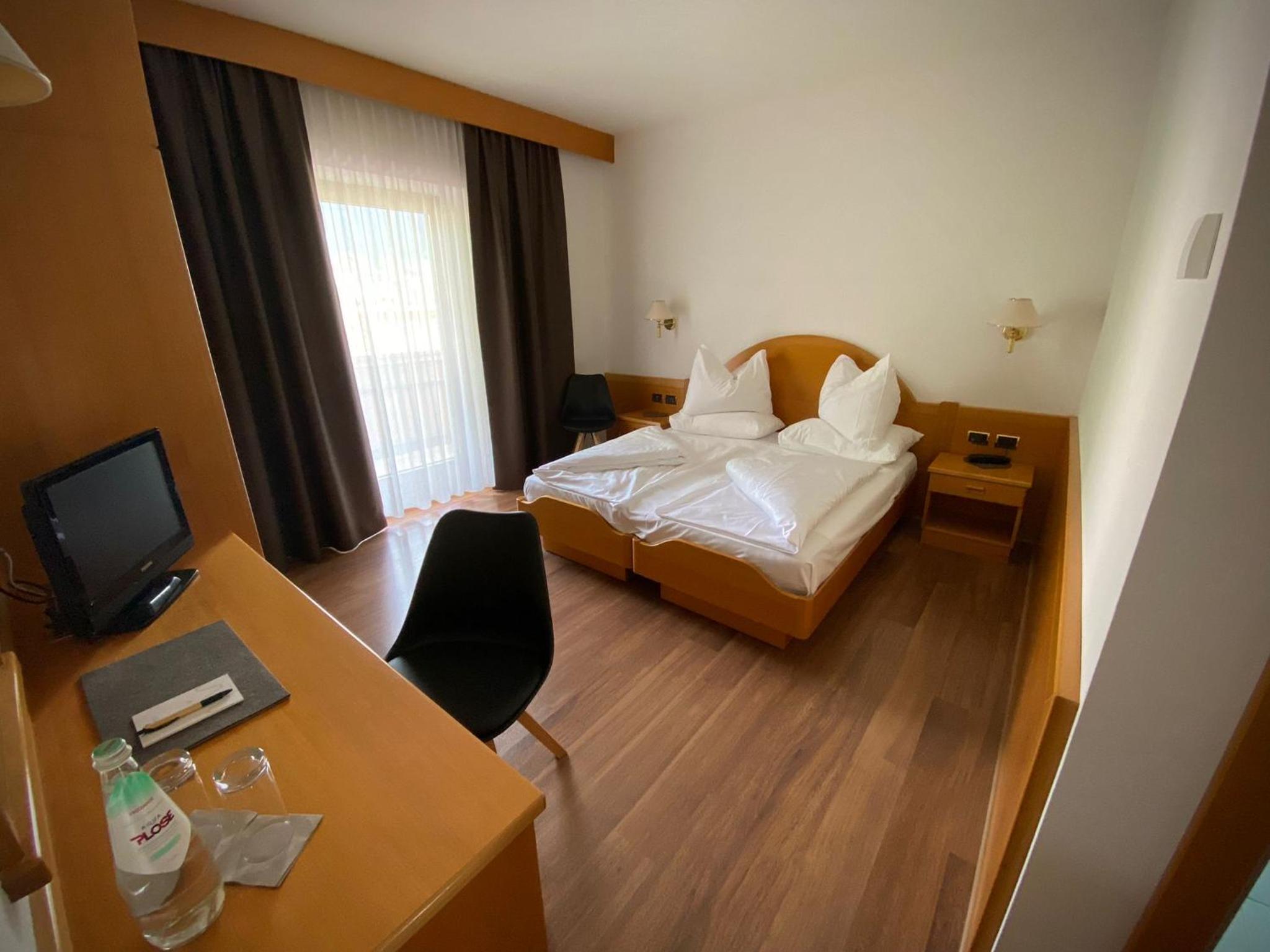 Large Double Room photo 1