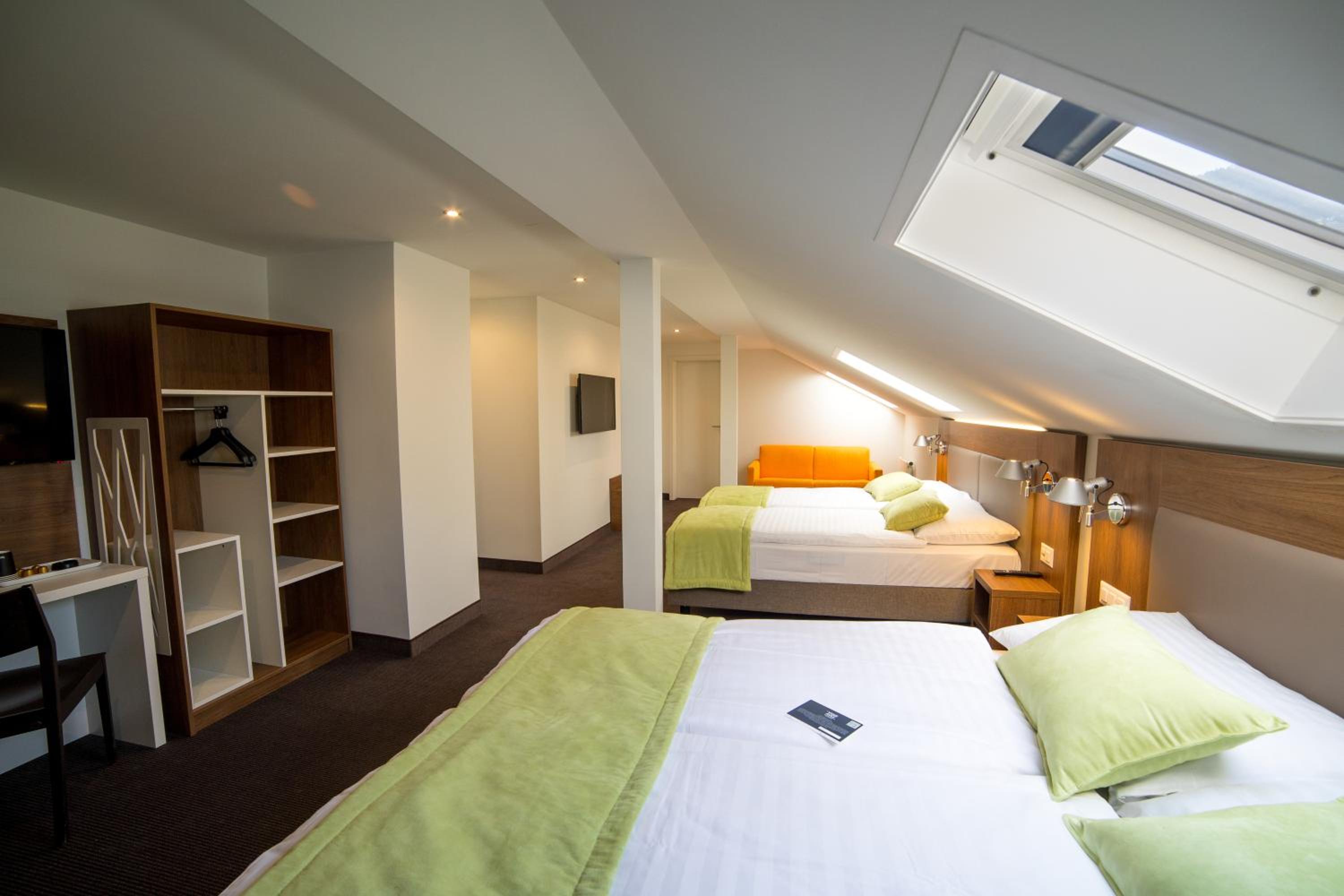 Standard Room 1 Double Bed 2 Single Beds photo 2