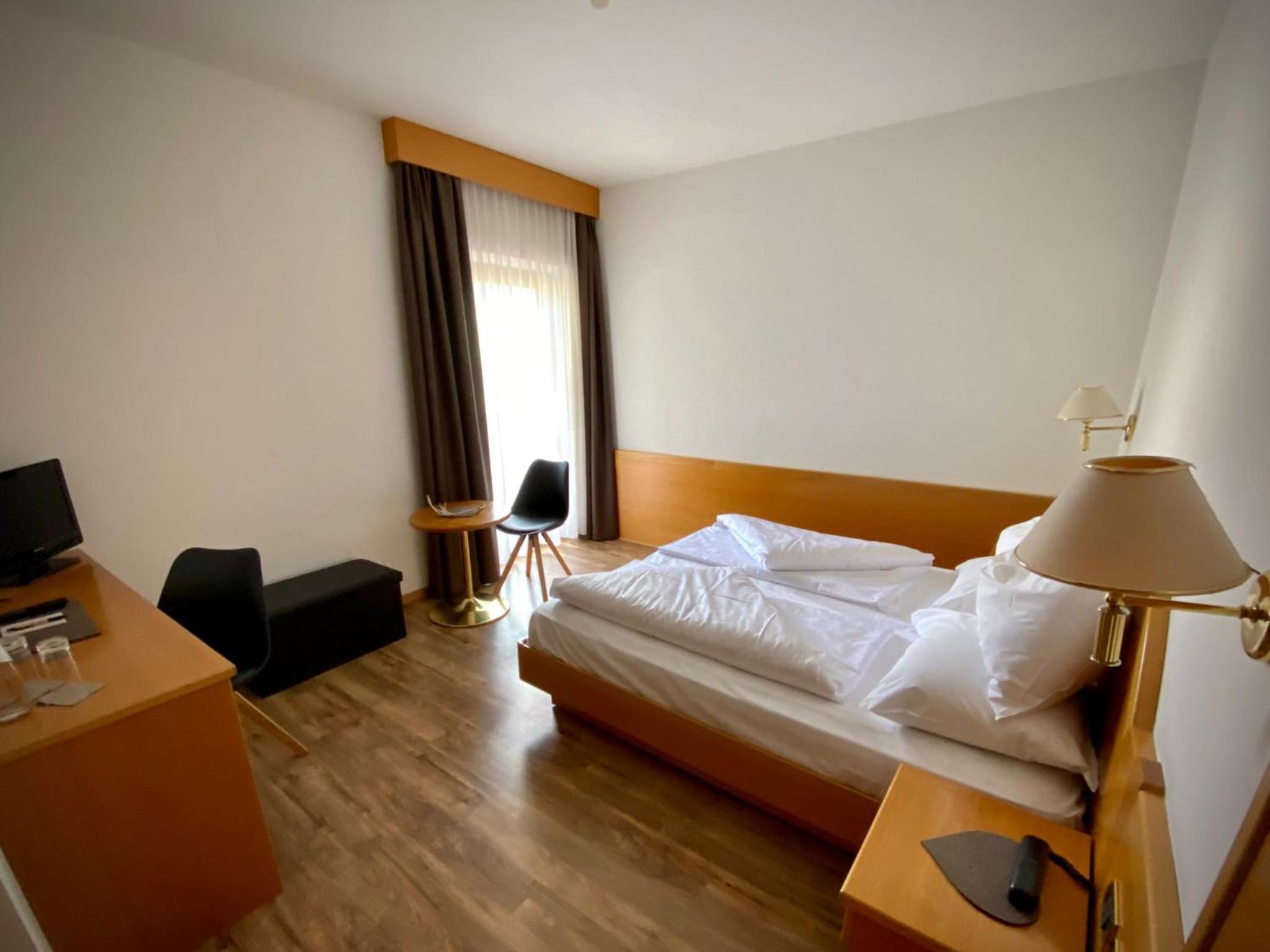 Small Double Room - Photo 3