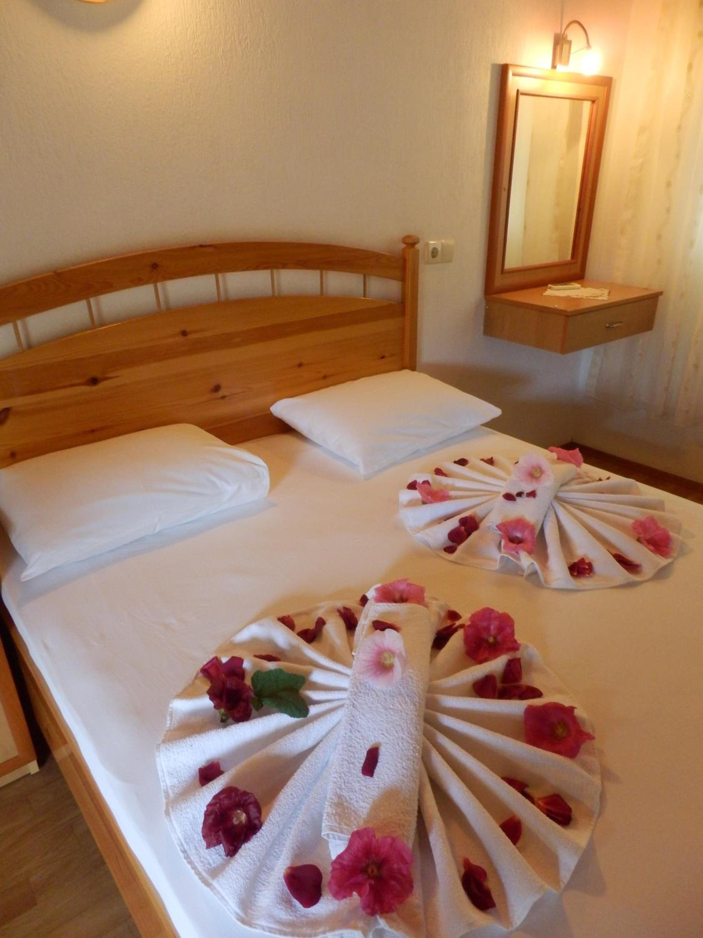 Double or Twin Room - Photo 5