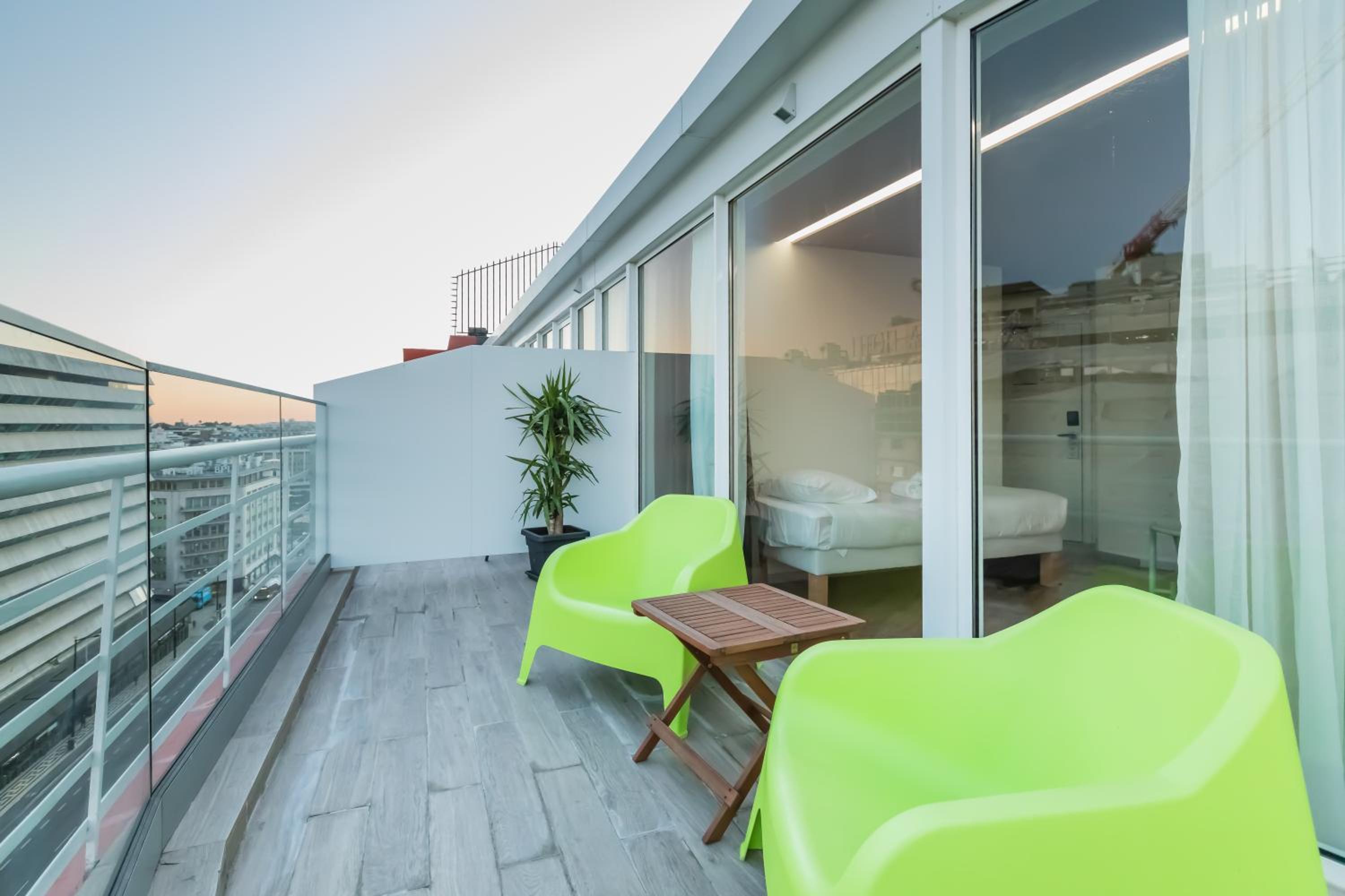 Superior Double Room with Balcony thumbnail 6