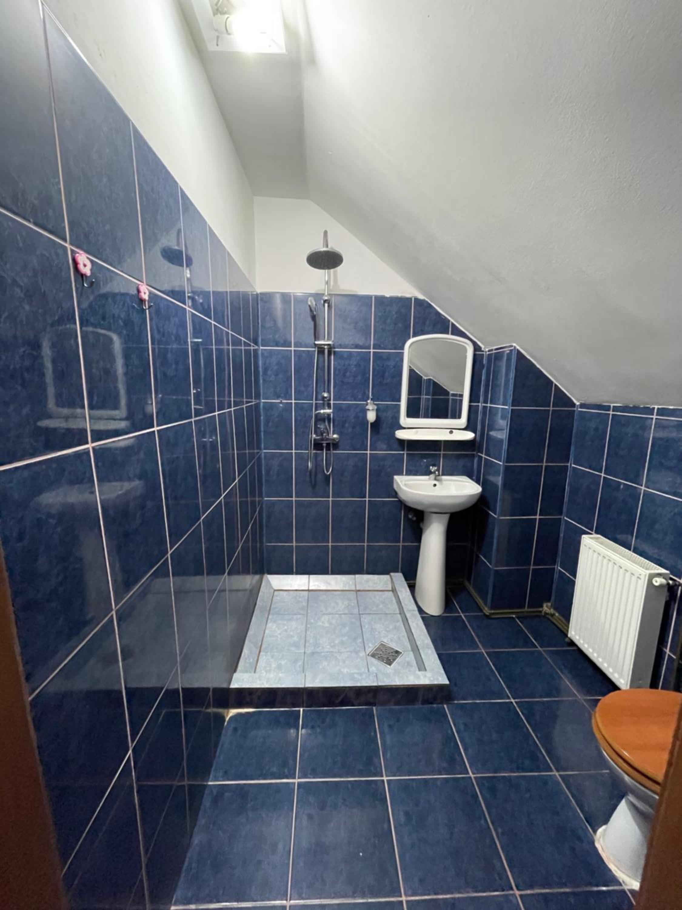 Deluxe Double Room (2 Adults + 1 Child) - Photo 2
