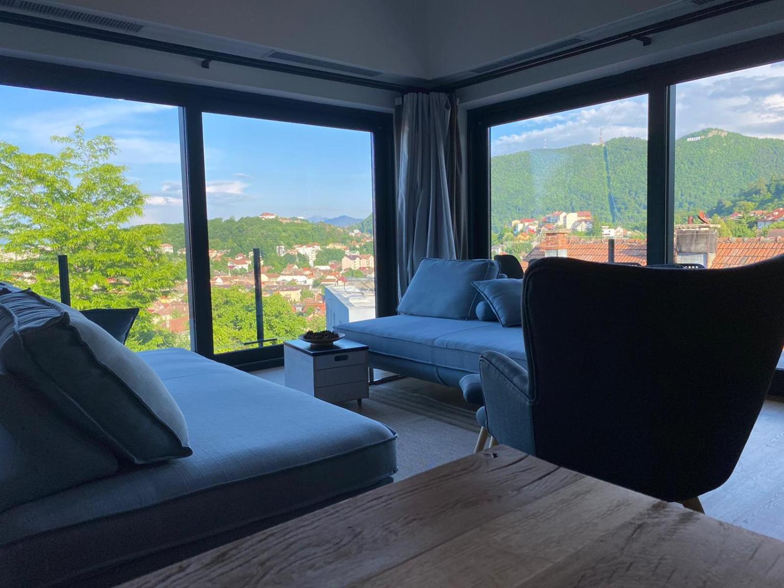 Apartment with Mountain View - Photo 2