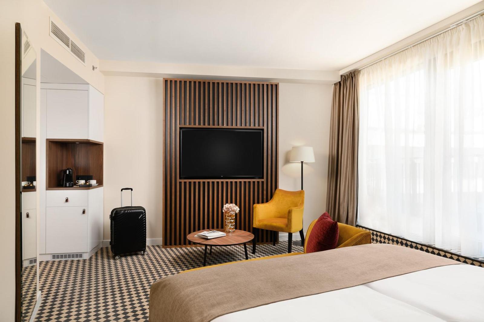 Superior Double or Twin Room photo 3