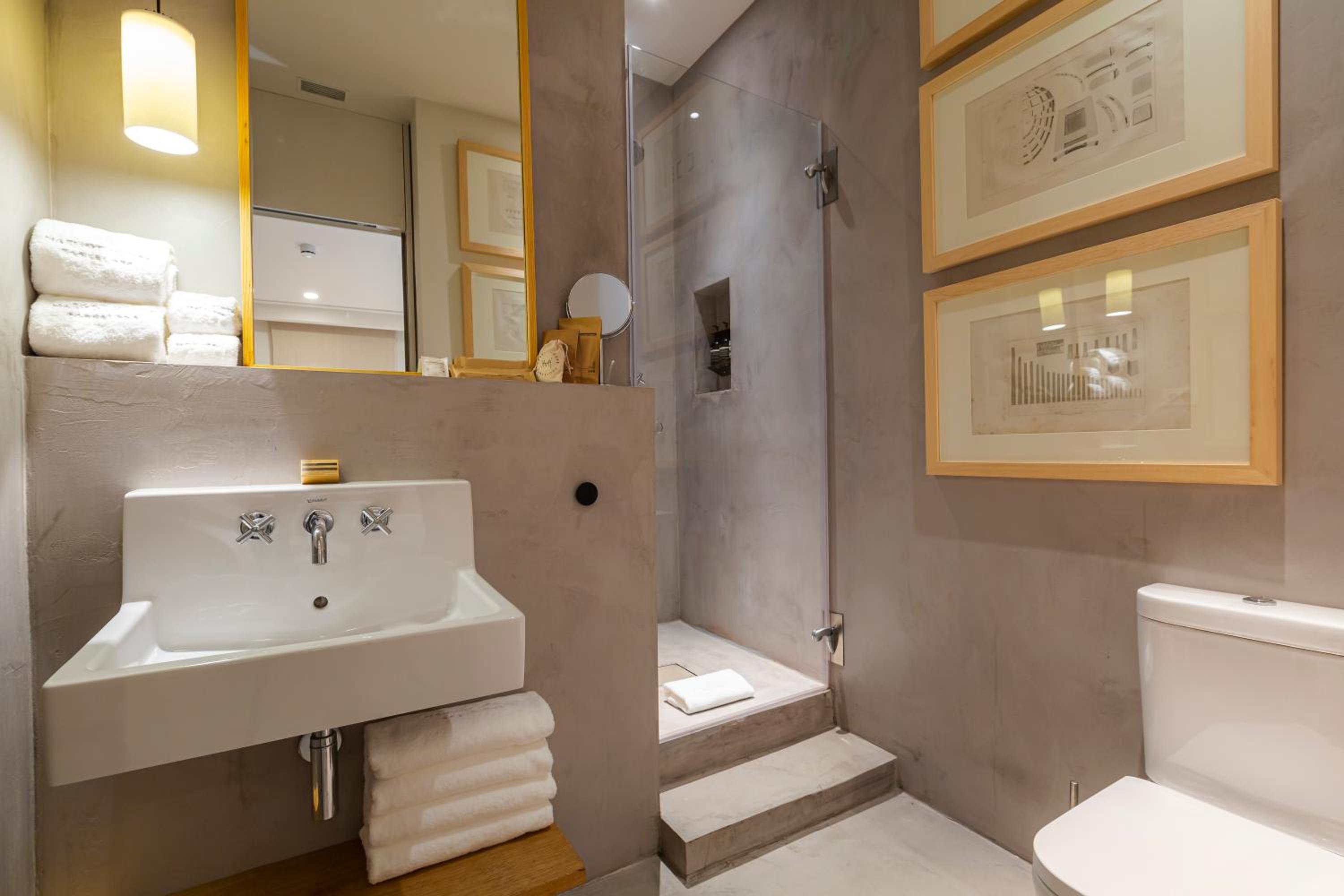 Standard Double Interior Room thumbnail 5