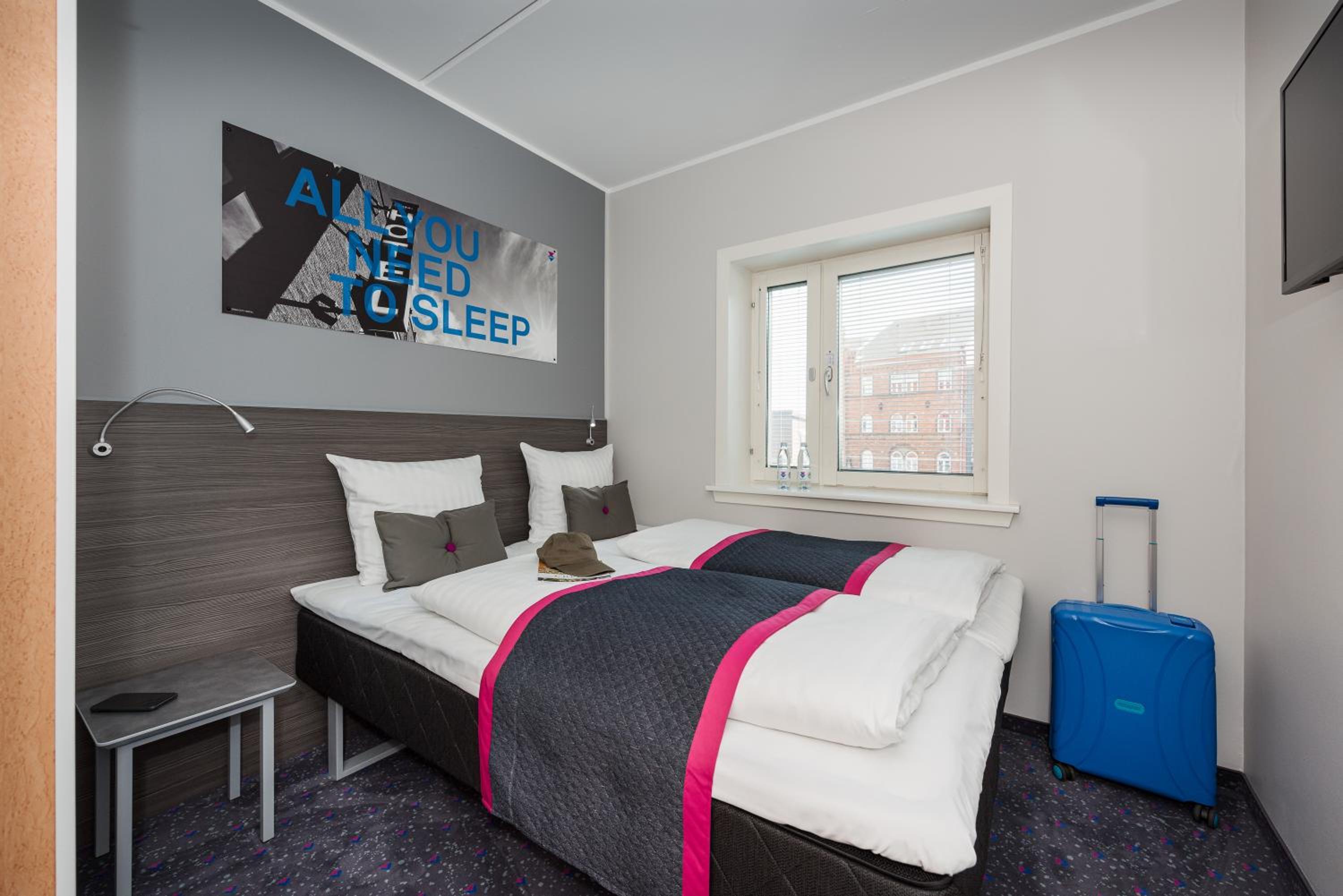 Commodore Room