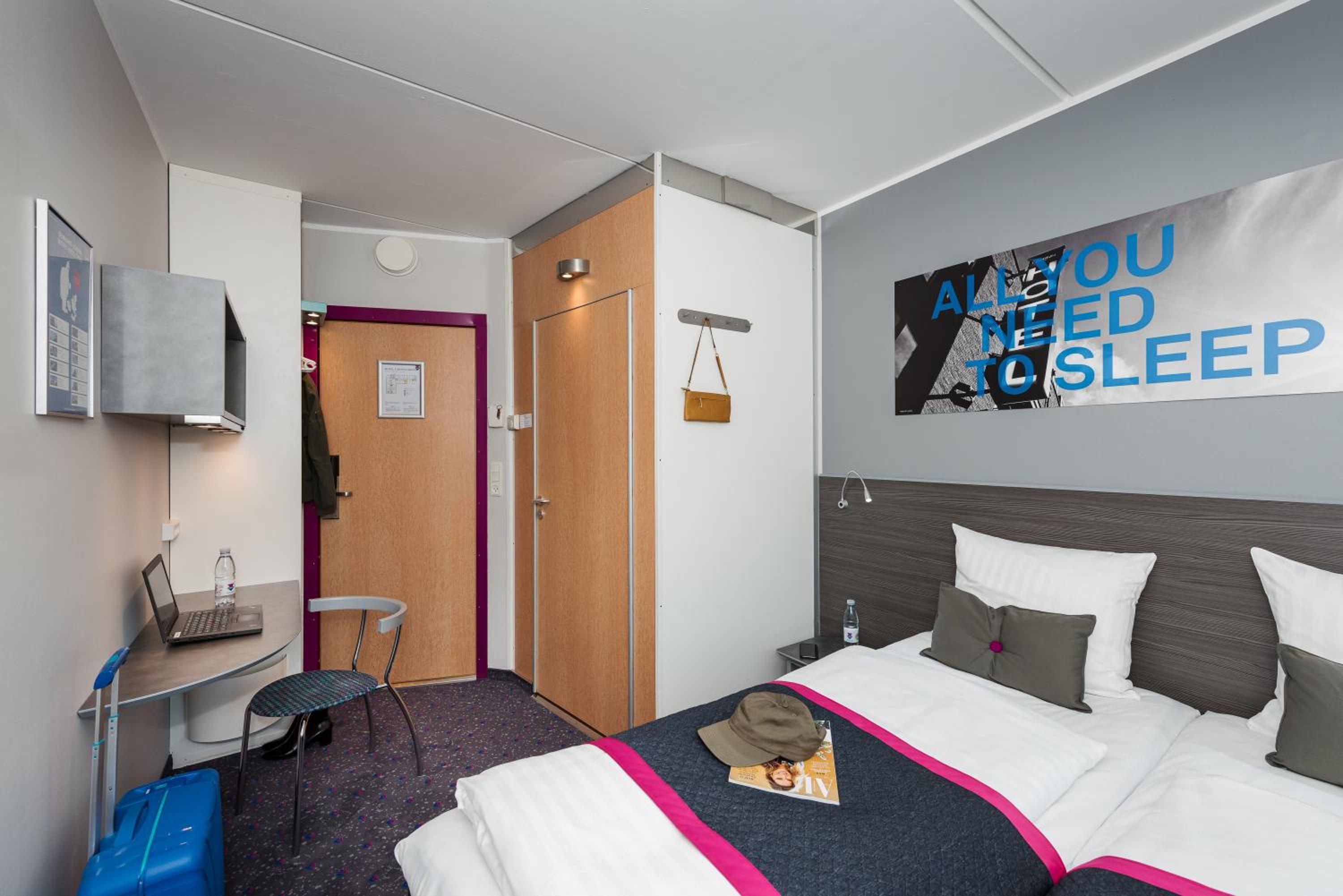 Commodore Room