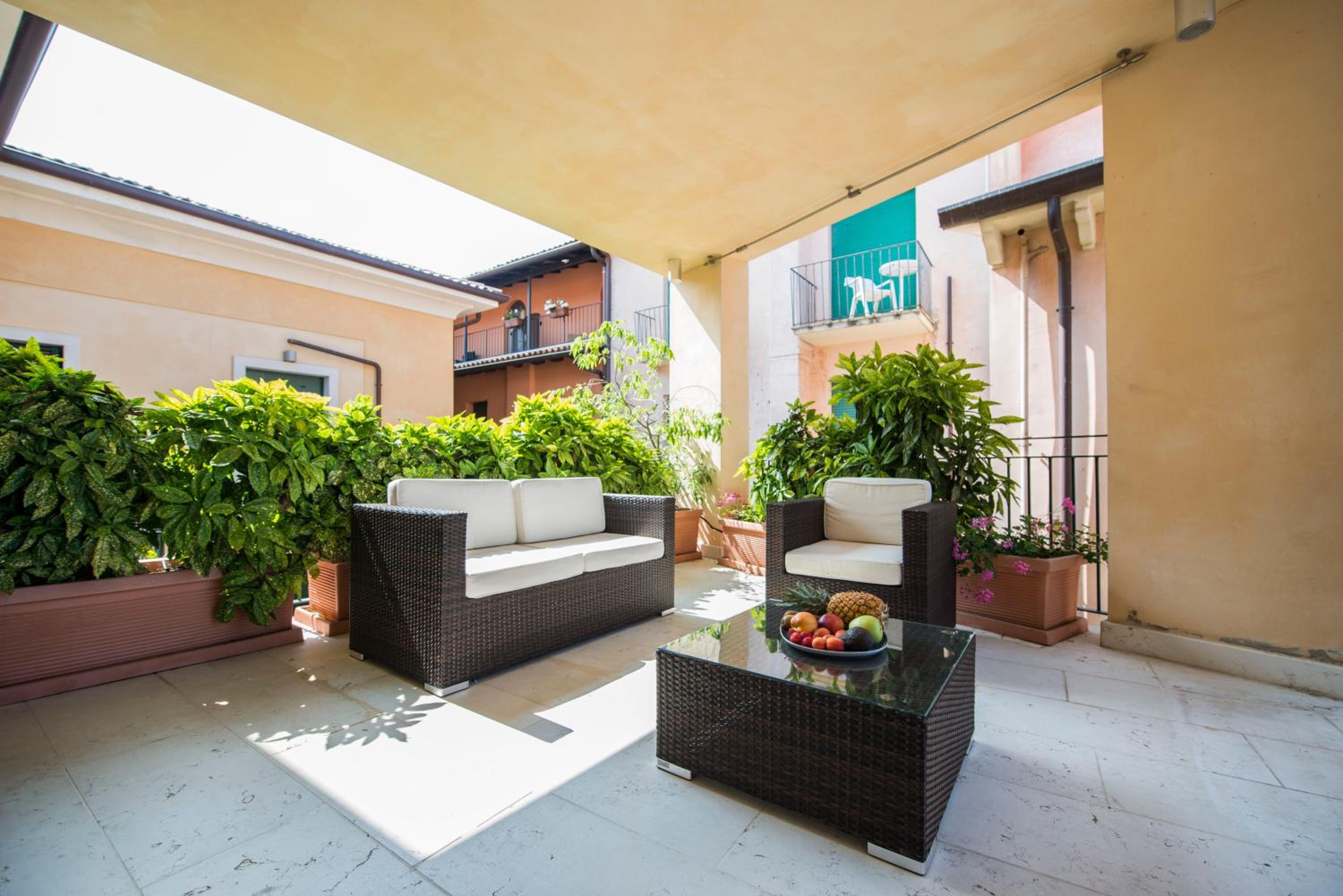 Triple Room with Terrace and Partial Lake View - Photo 3