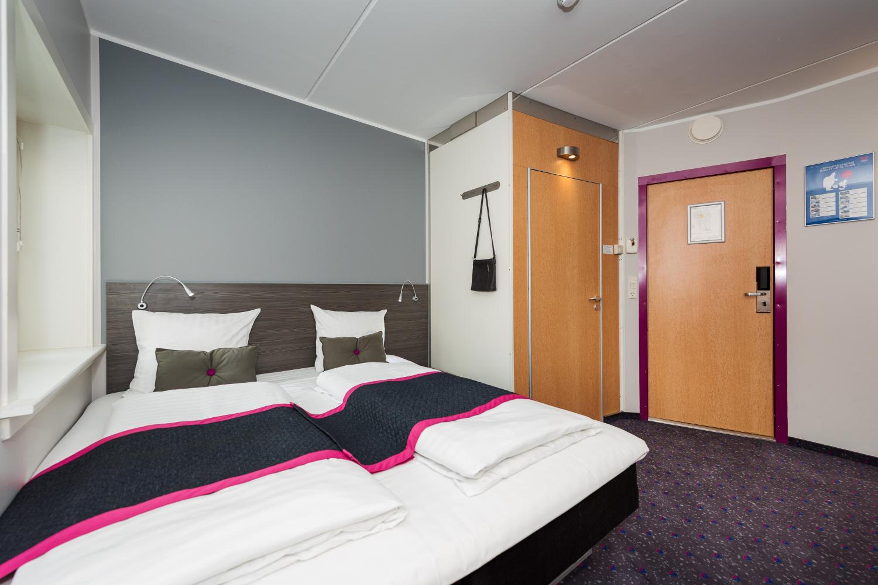 Captain Room