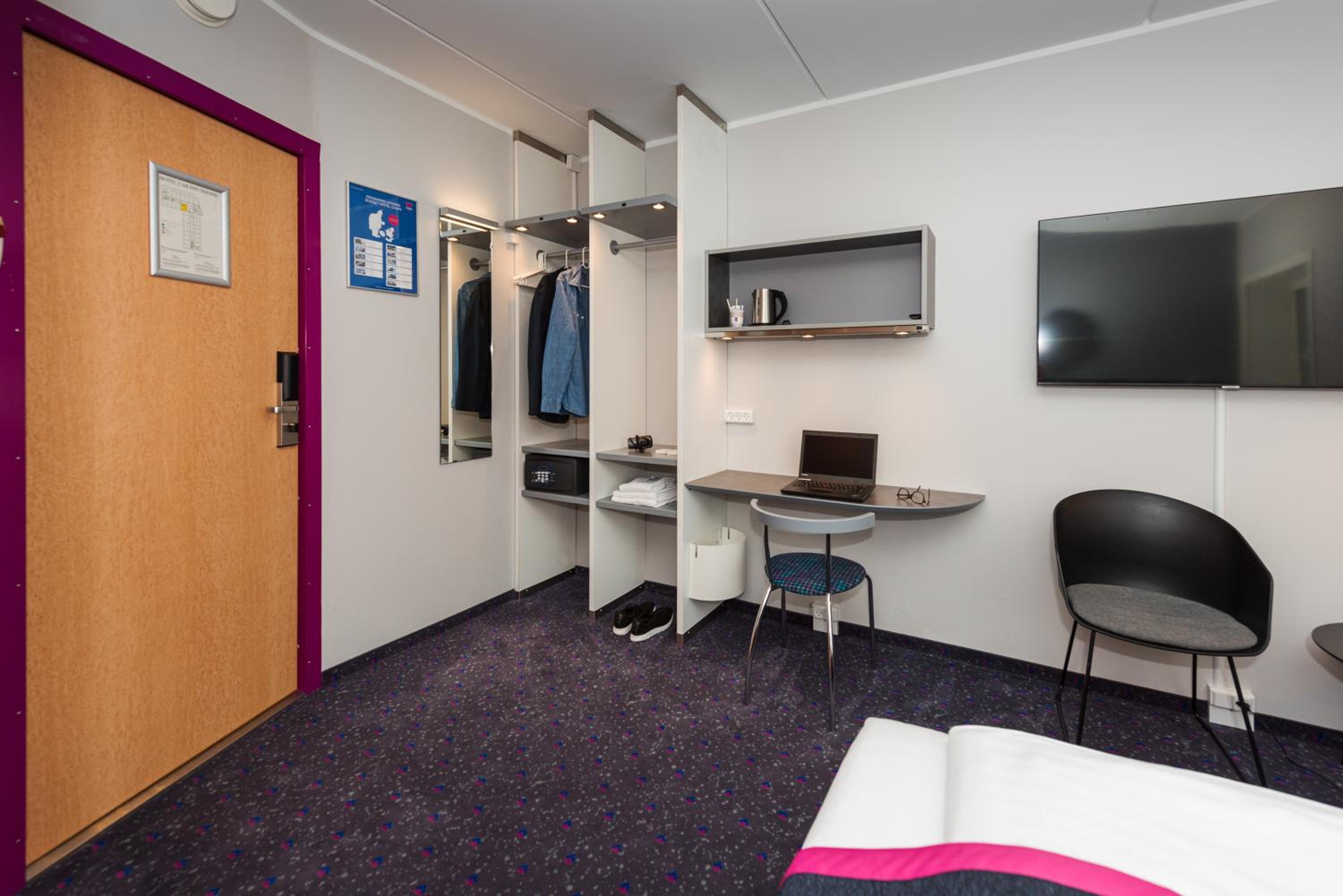 Captain Room
