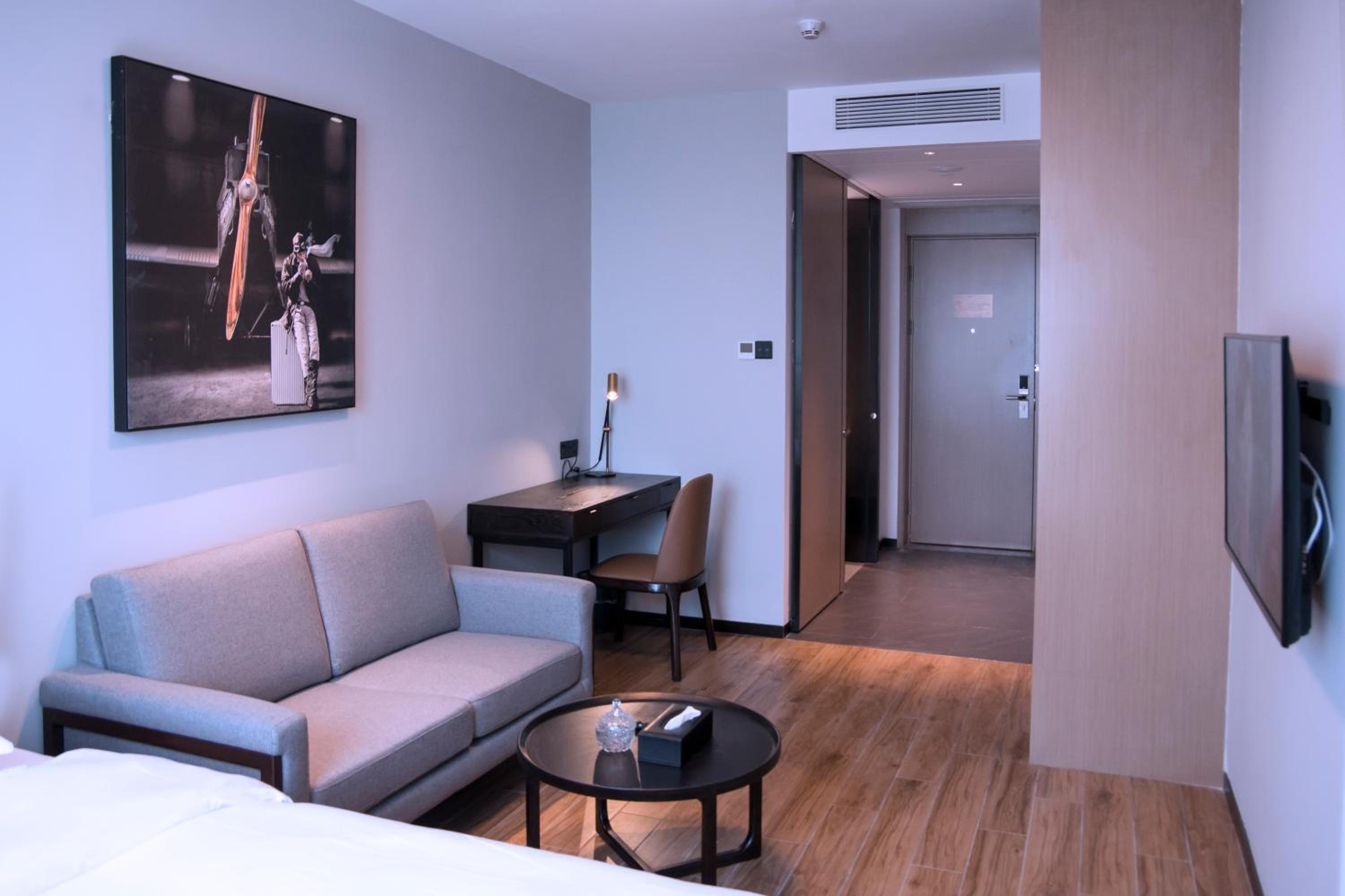 Superior Apartment King Bed Suite - Photo 2