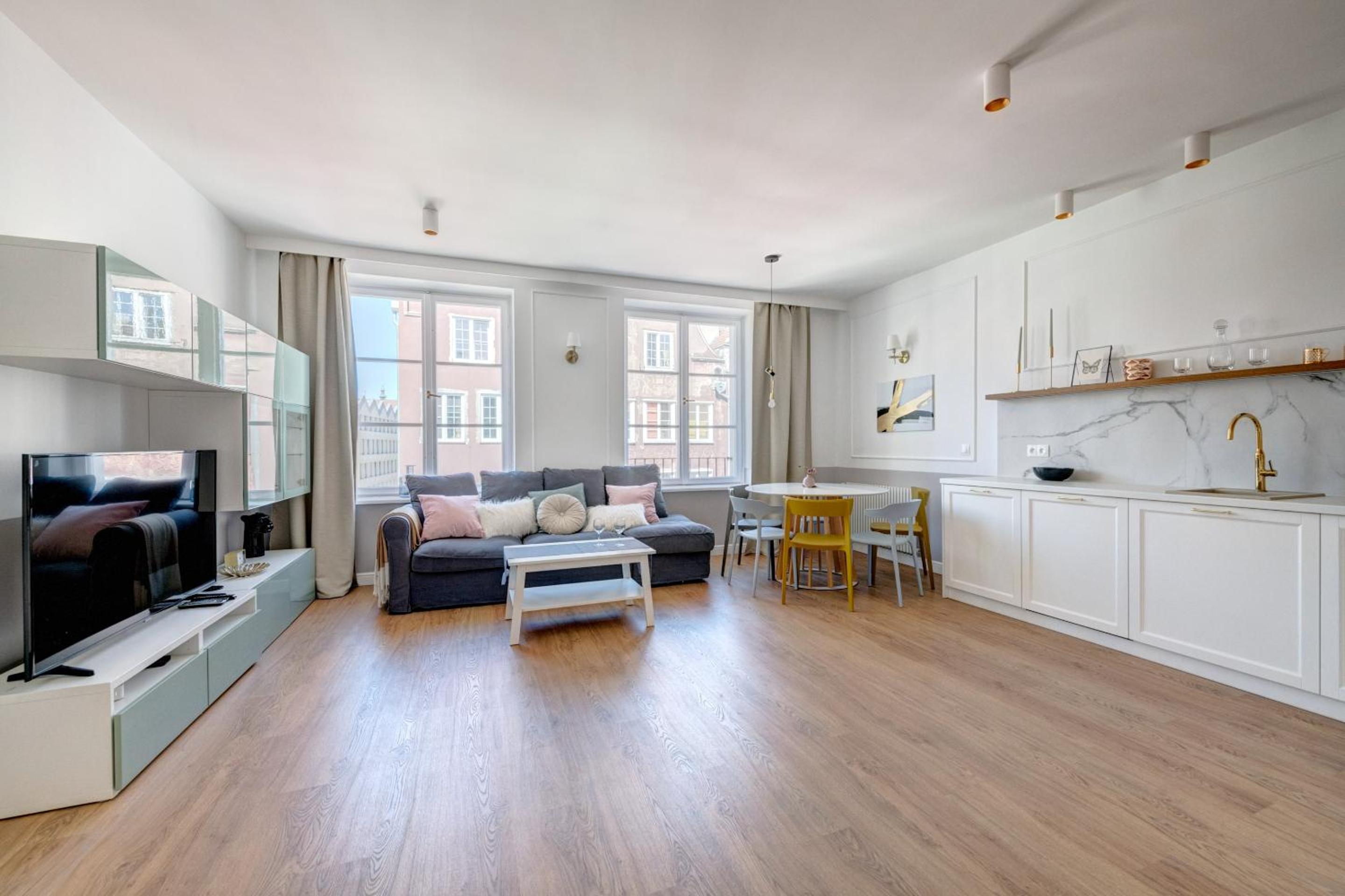 Deluxe Two-Bedroom Apartment (6 Adults)