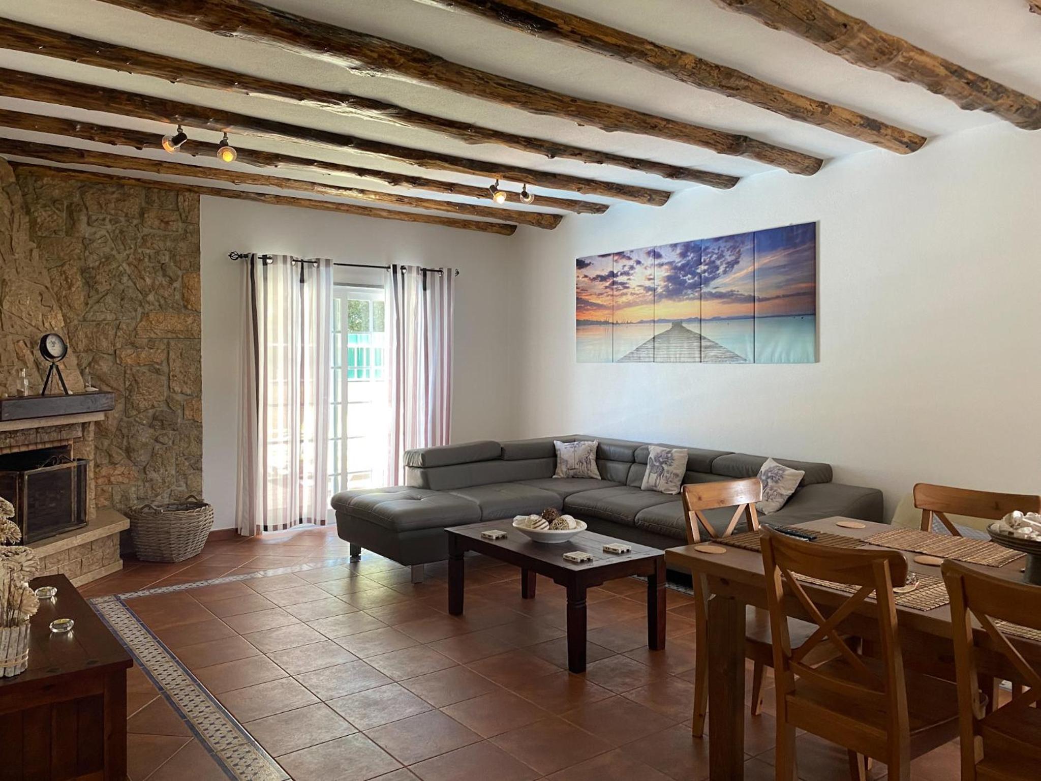 Five-Bedroom House photo 2