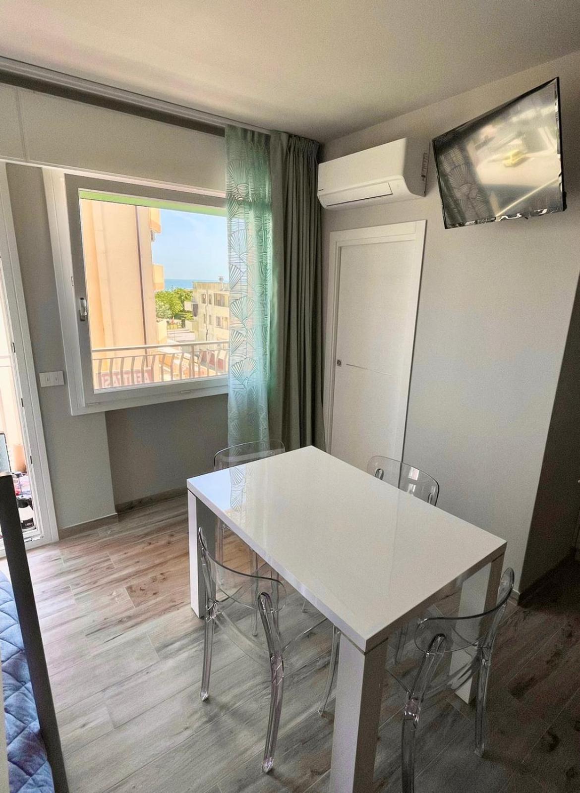 One-Bedroom Apartment - Photo 11