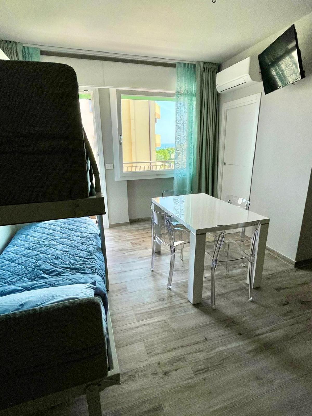 One-Bedroom Apartment - Photo 1