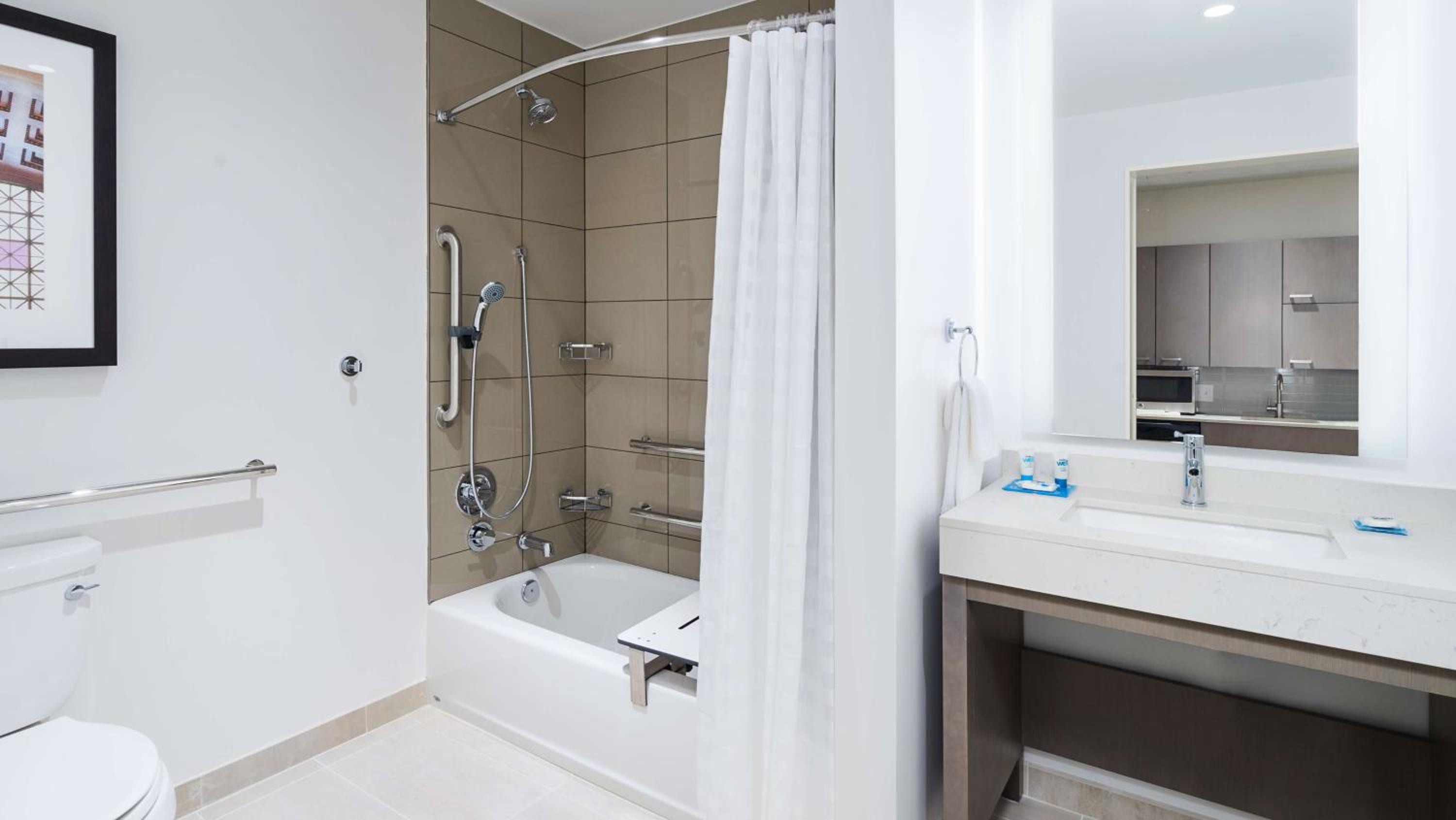 King Studio Suite with River View - Disability Access photo 2
